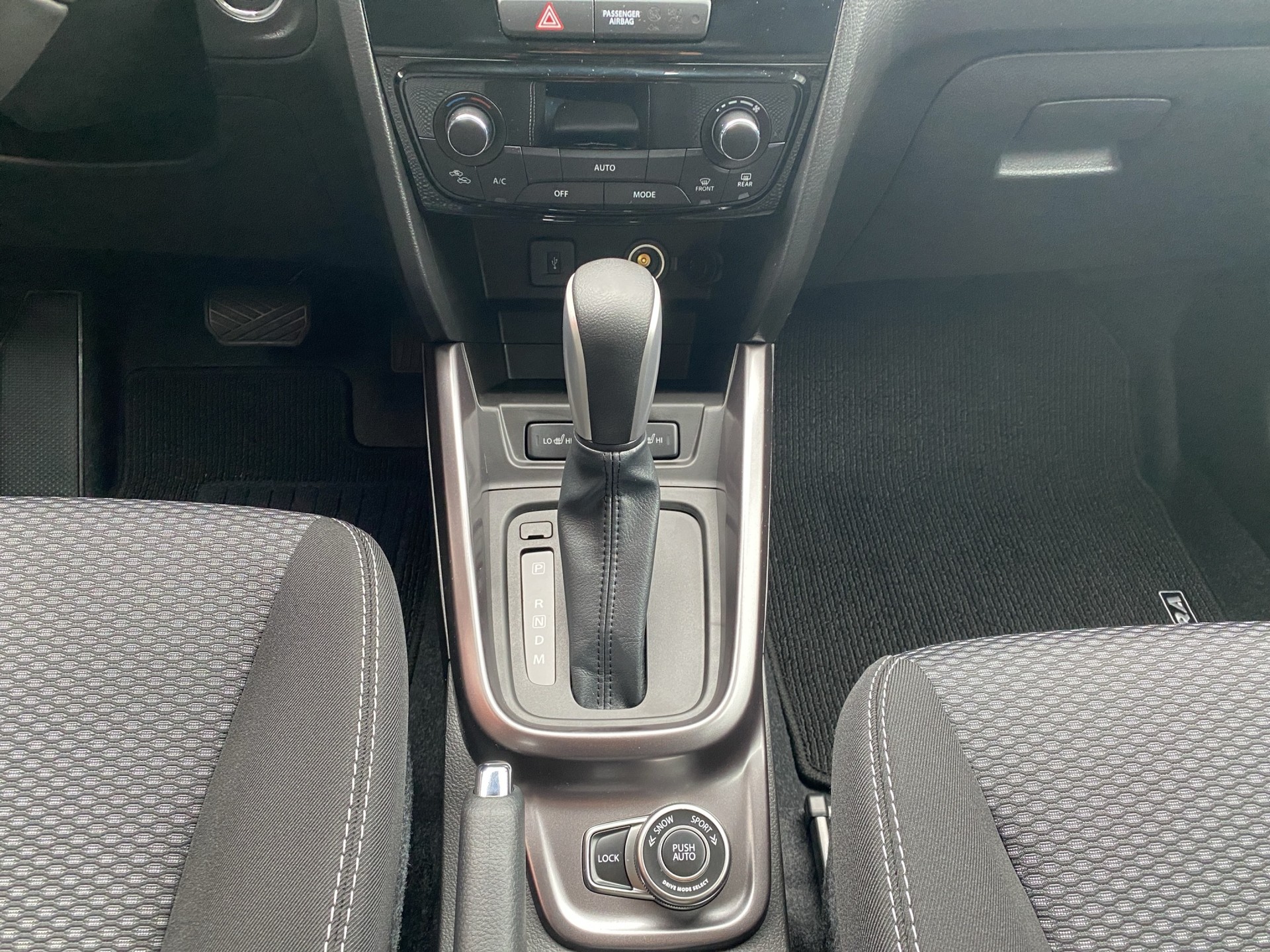 SUZUKI Vitara 1.4 Boosterjet Compact + 4x4 Hybrid Automatic - 14
