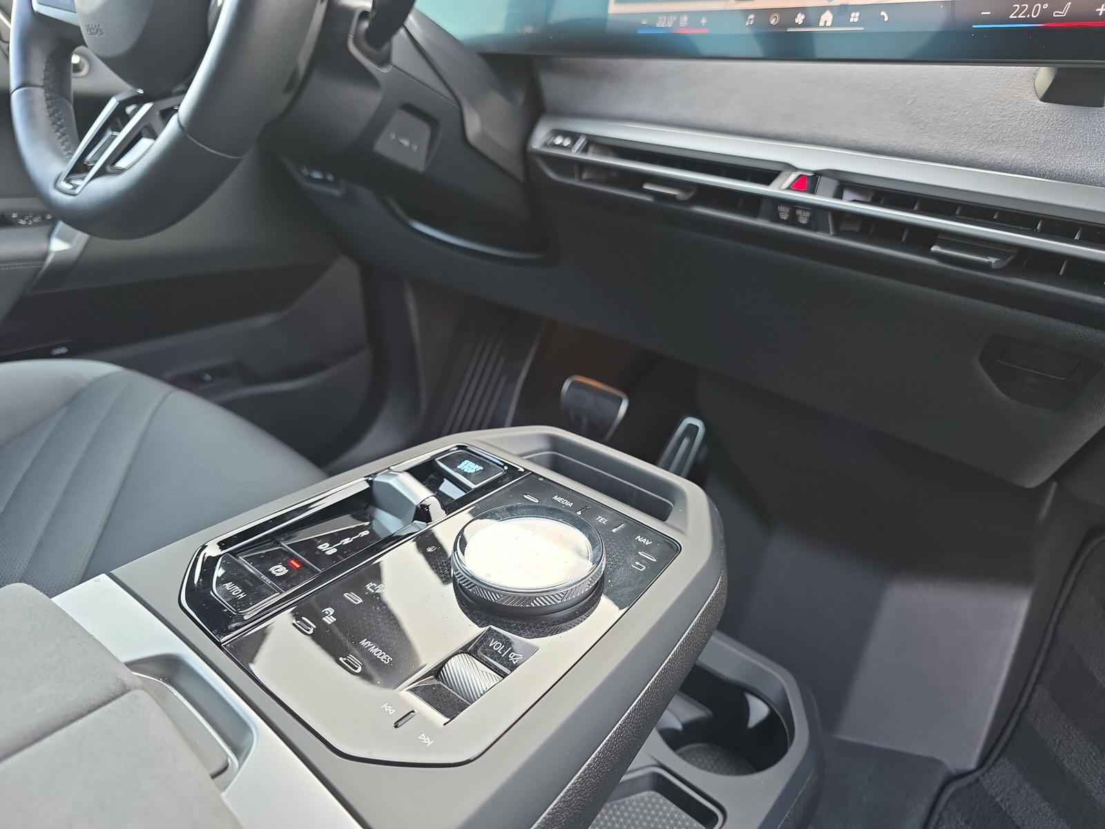 BMW iX xDrive60 M Sport Pro (CH) AHK 2.5T ** Action de Leasing à 0.9% ** - 15