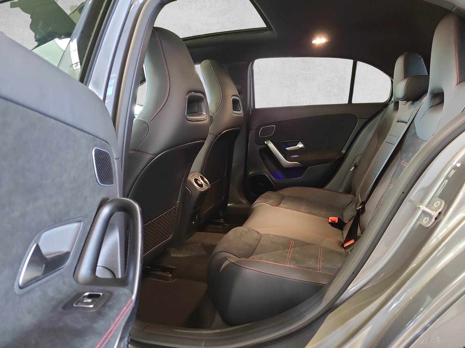 MERCEDES-BENZ A 250 AMG Line 4M W177 - 3