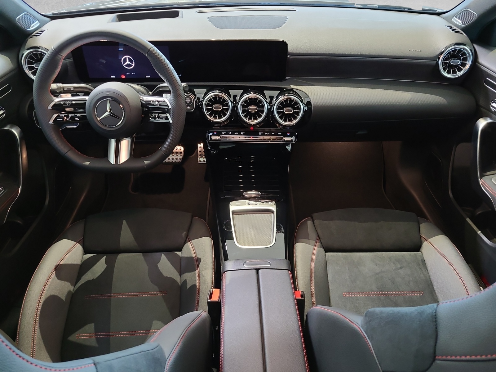 MERCEDES-BENZ A 250 AMG Line 4M W177 - 4