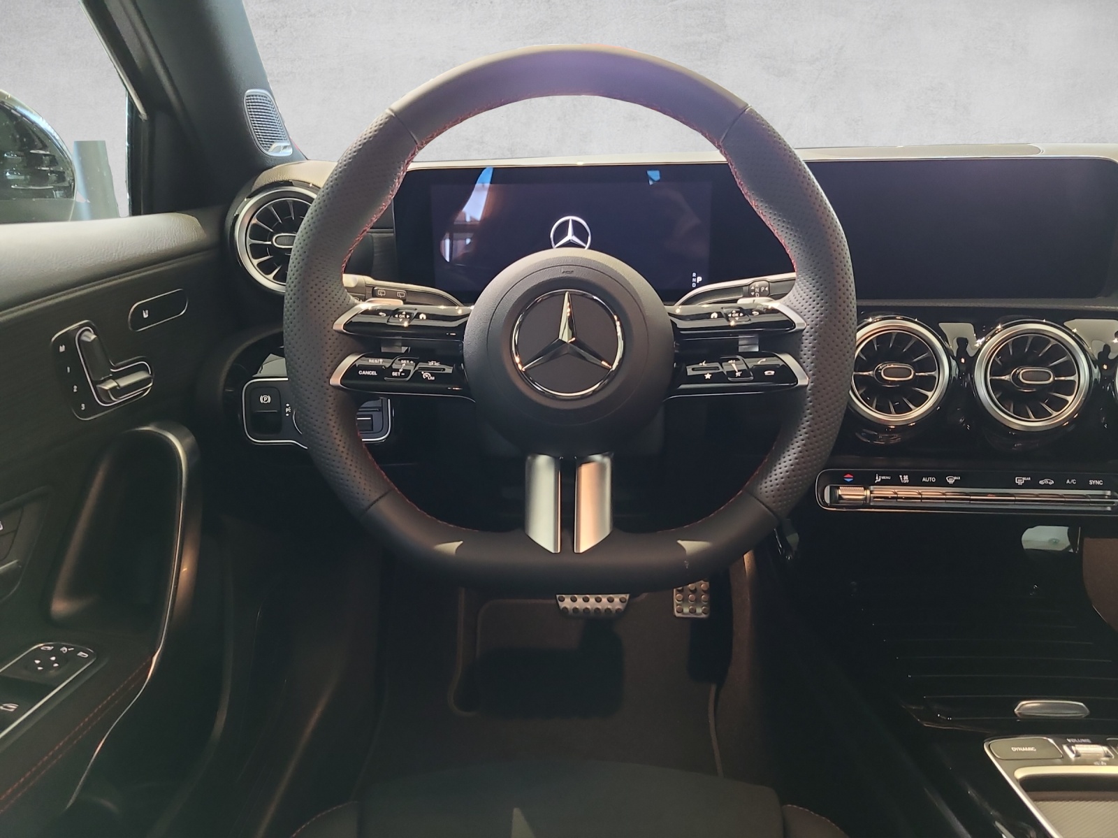 MERCEDES-BENZ A 250 AMG Line 4M W177 - 5