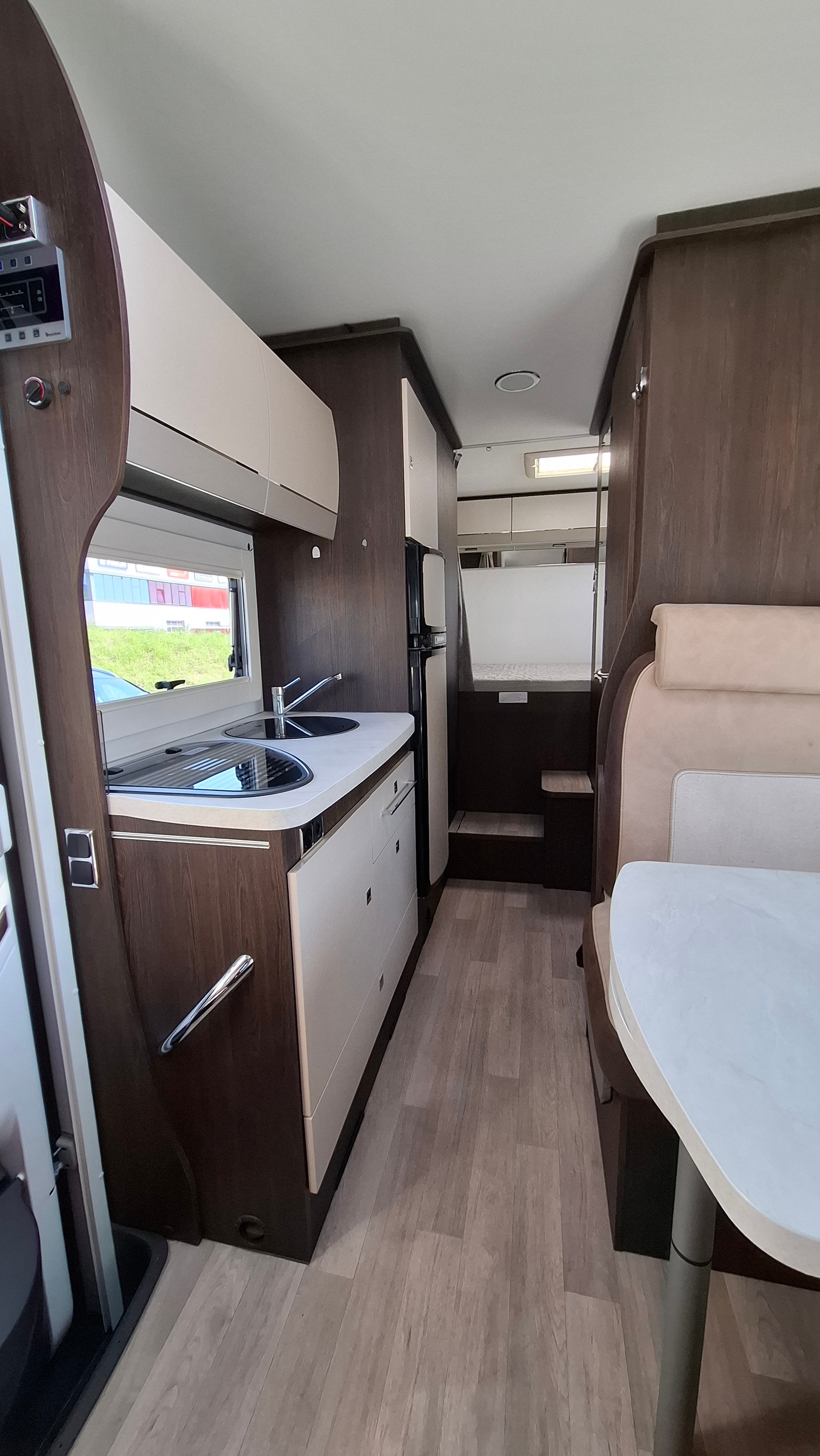 BENIMAR Sport 346 6 places Auto 160 PS (marquise & 2 panneaux solaire) - 5