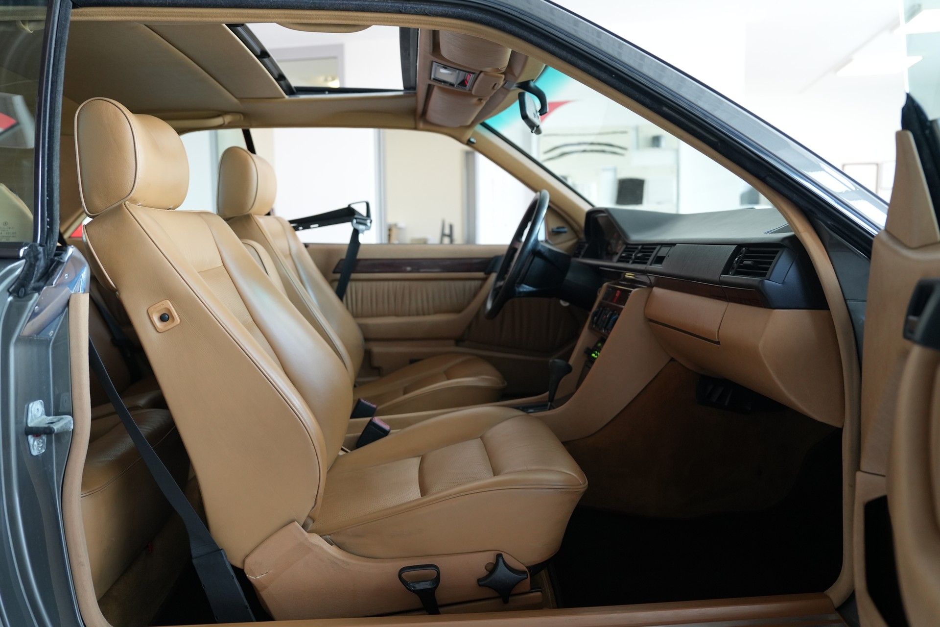 MERCEDES-BENZ 300 CE - 6