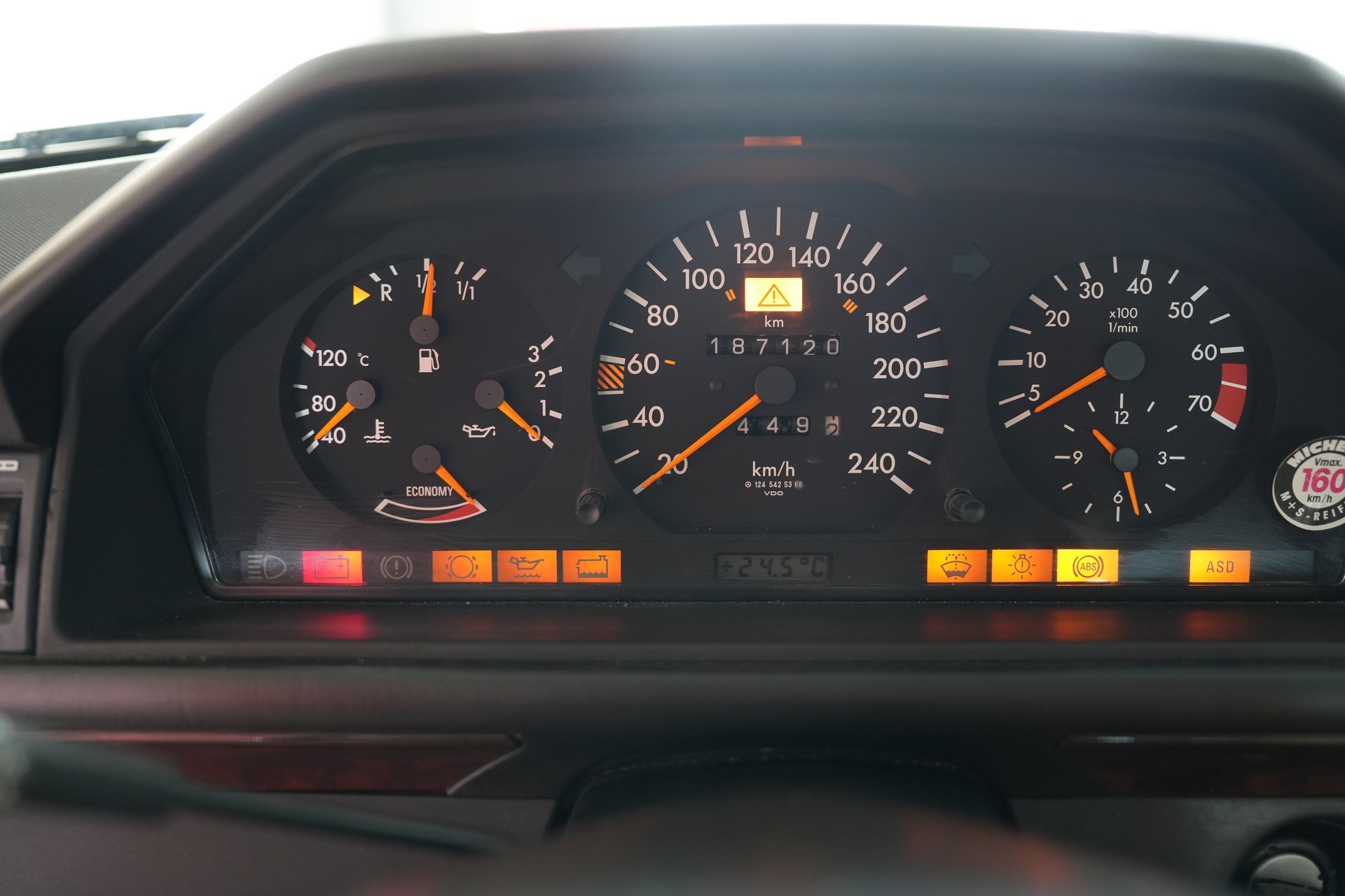 MERCEDES-BENZ 300 CE - 11