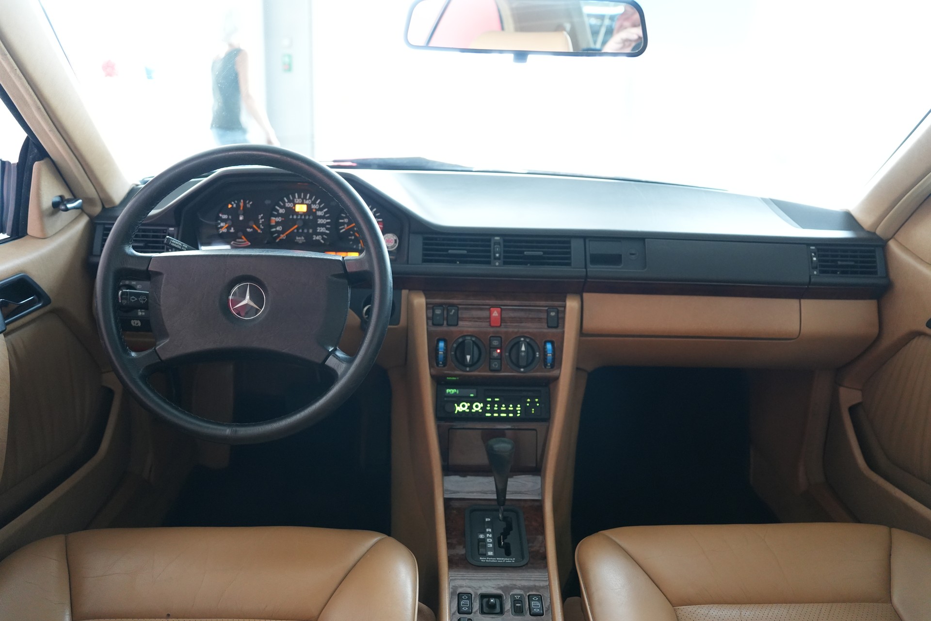 MERCEDES-BENZ 300 CE - 9