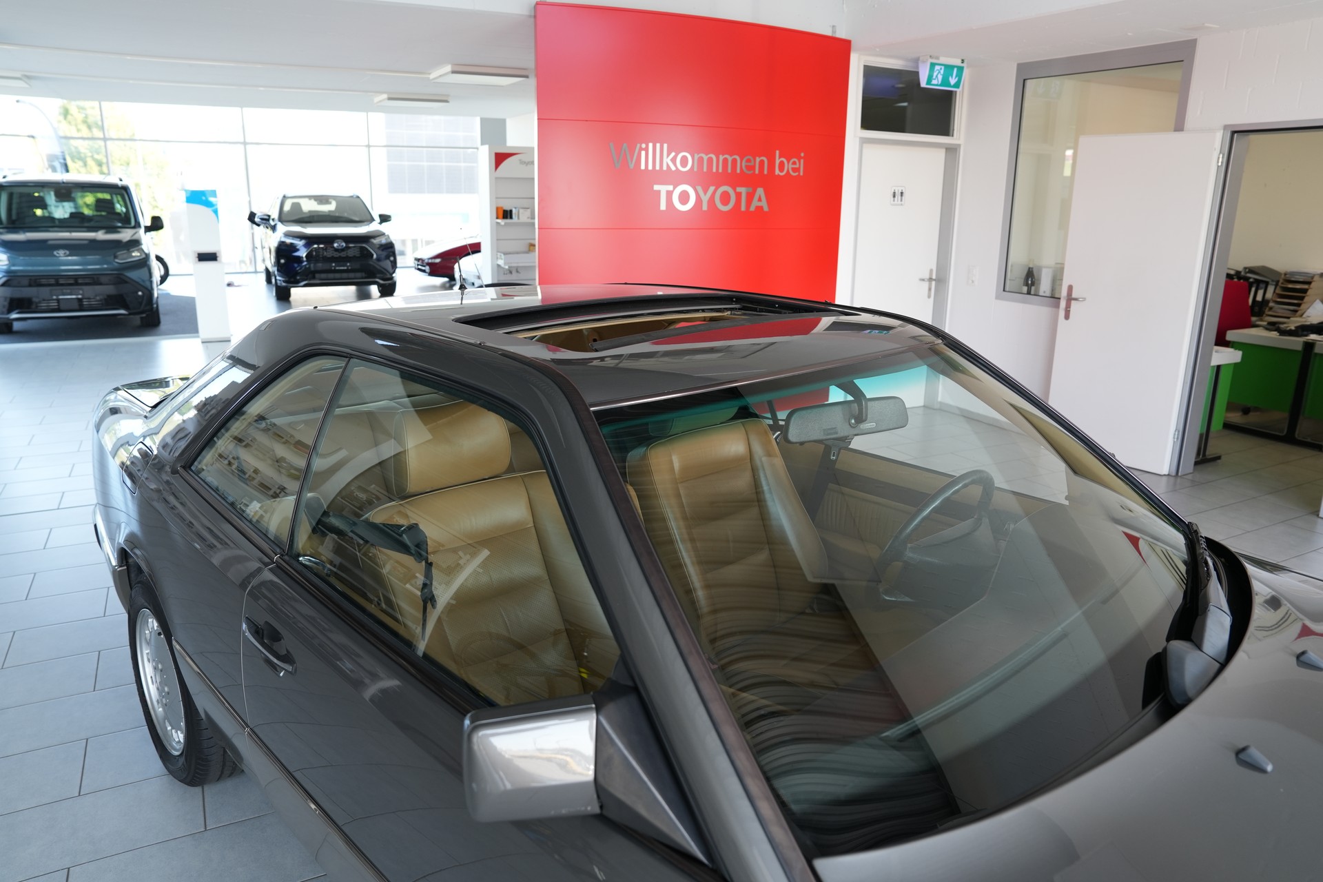 MERCEDES-BENZ 300 CE - 7