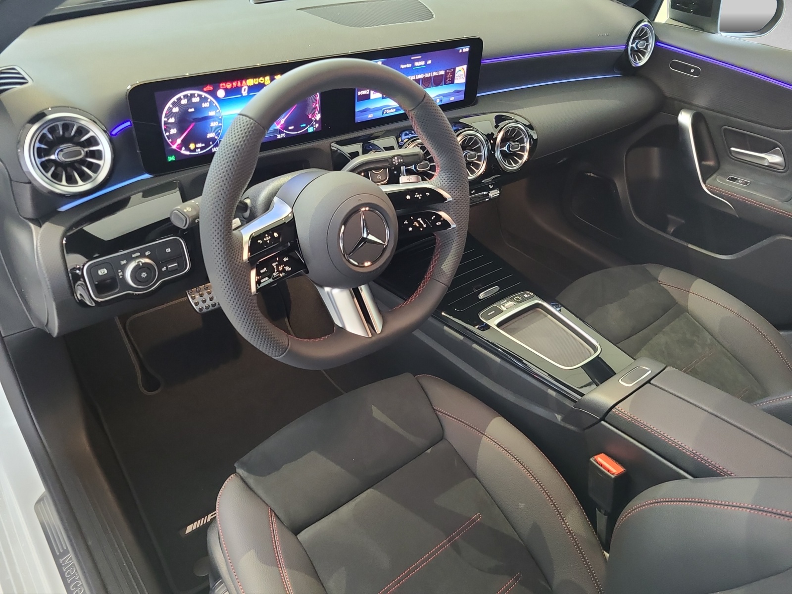 MERCEDES-BENZ A 250 AMG Line 4M W177 - 13