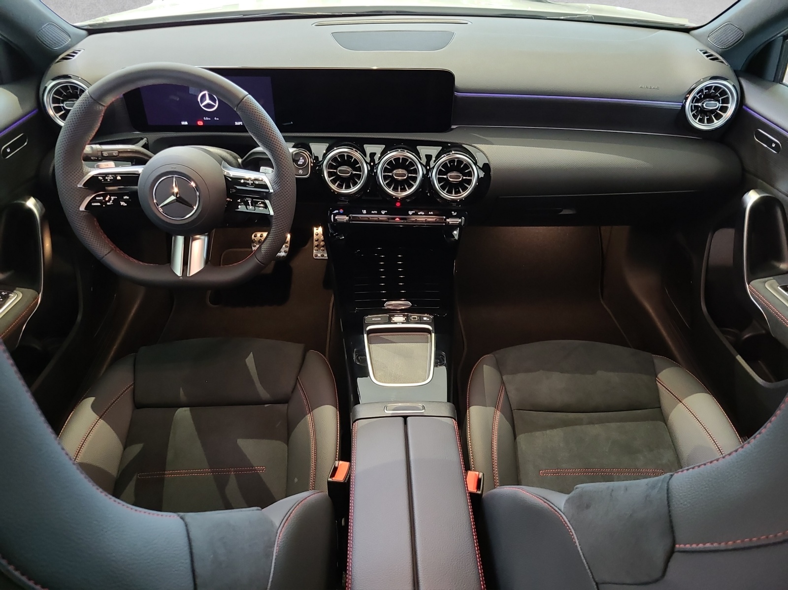 MERCEDES-BENZ A 250 AMG Line 4M W177 - 4