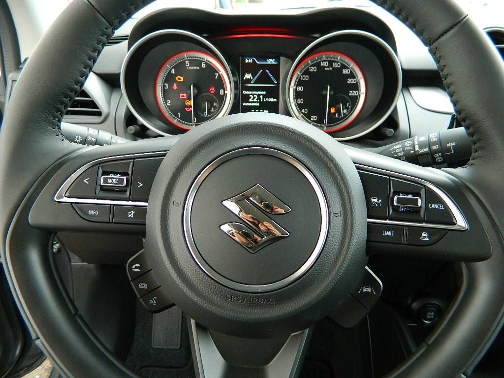 SUZUKI Swift 1.2 Compact Top 4x4 Hybrid - 11