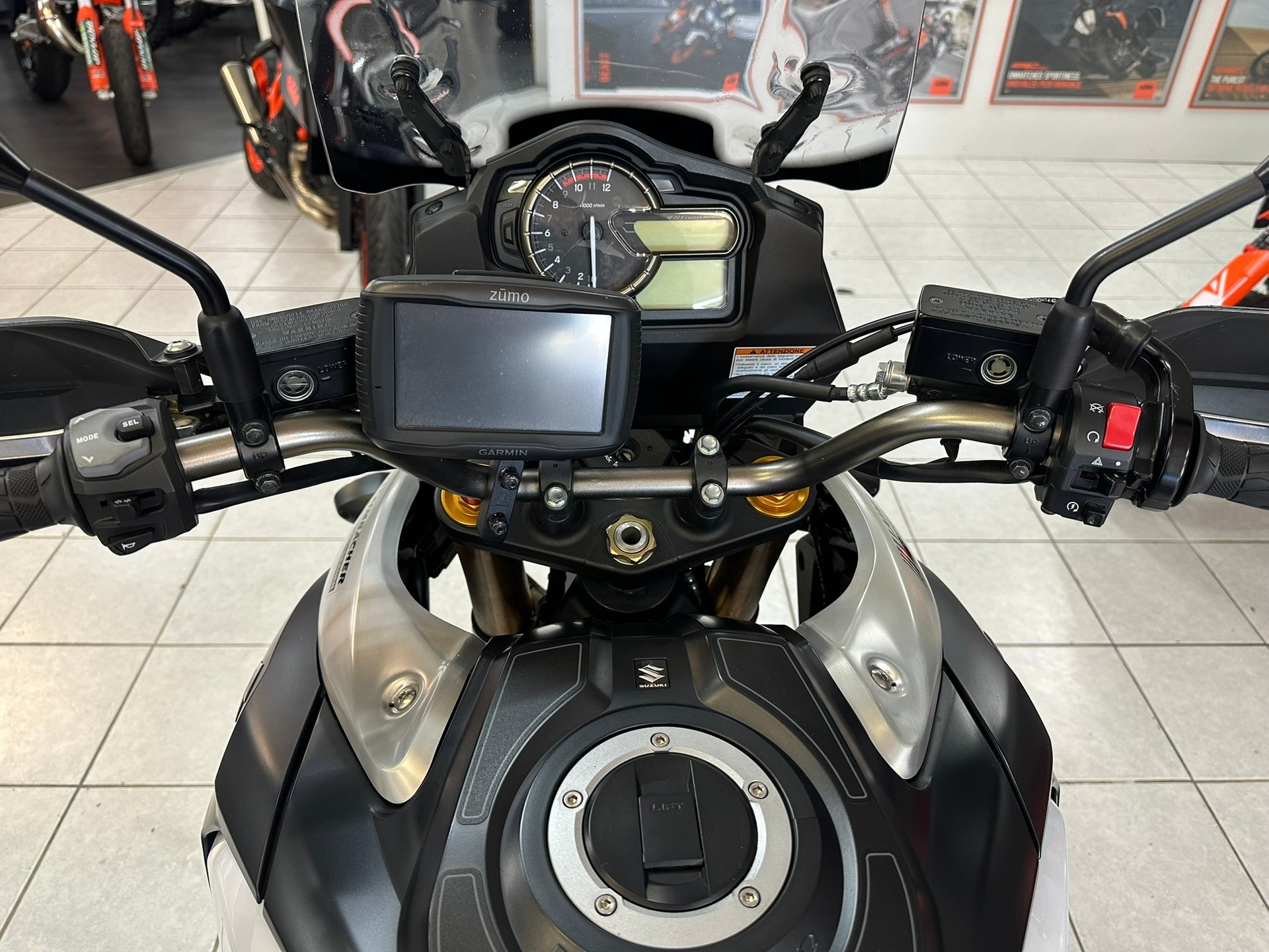 SUZUKI DL 1000 V-Strom L4 - 9