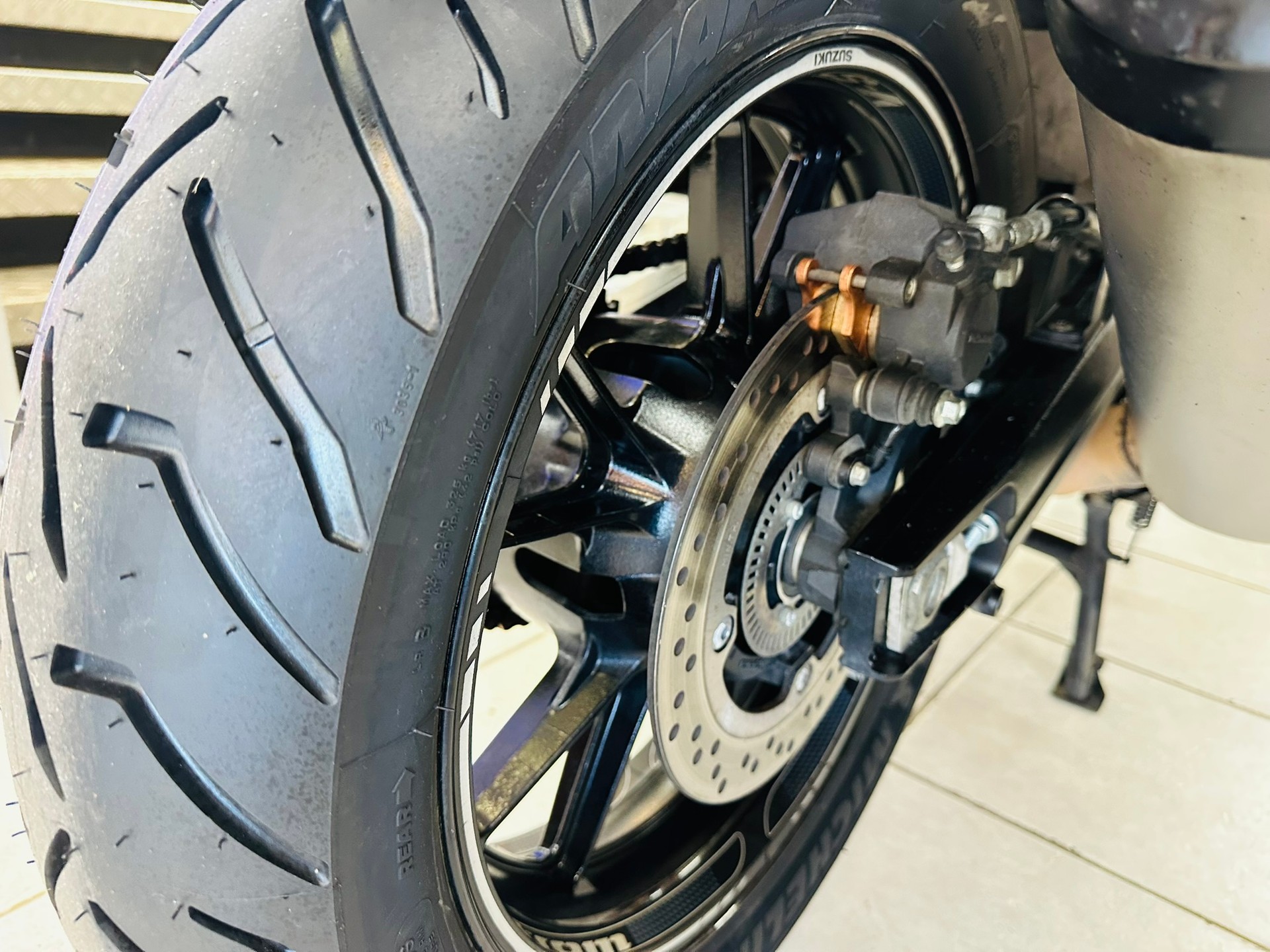SUZUKI DL 1000 V-Strom L4 - 4