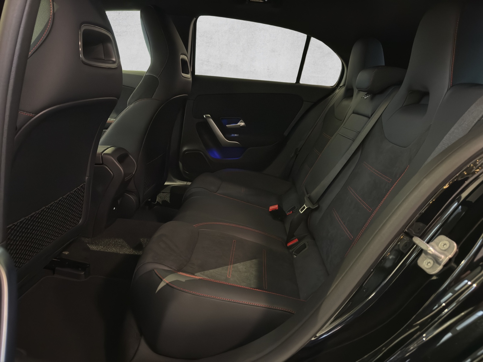 MERCEDES-BENZ A 220 4Matic 8G-DCT - 11