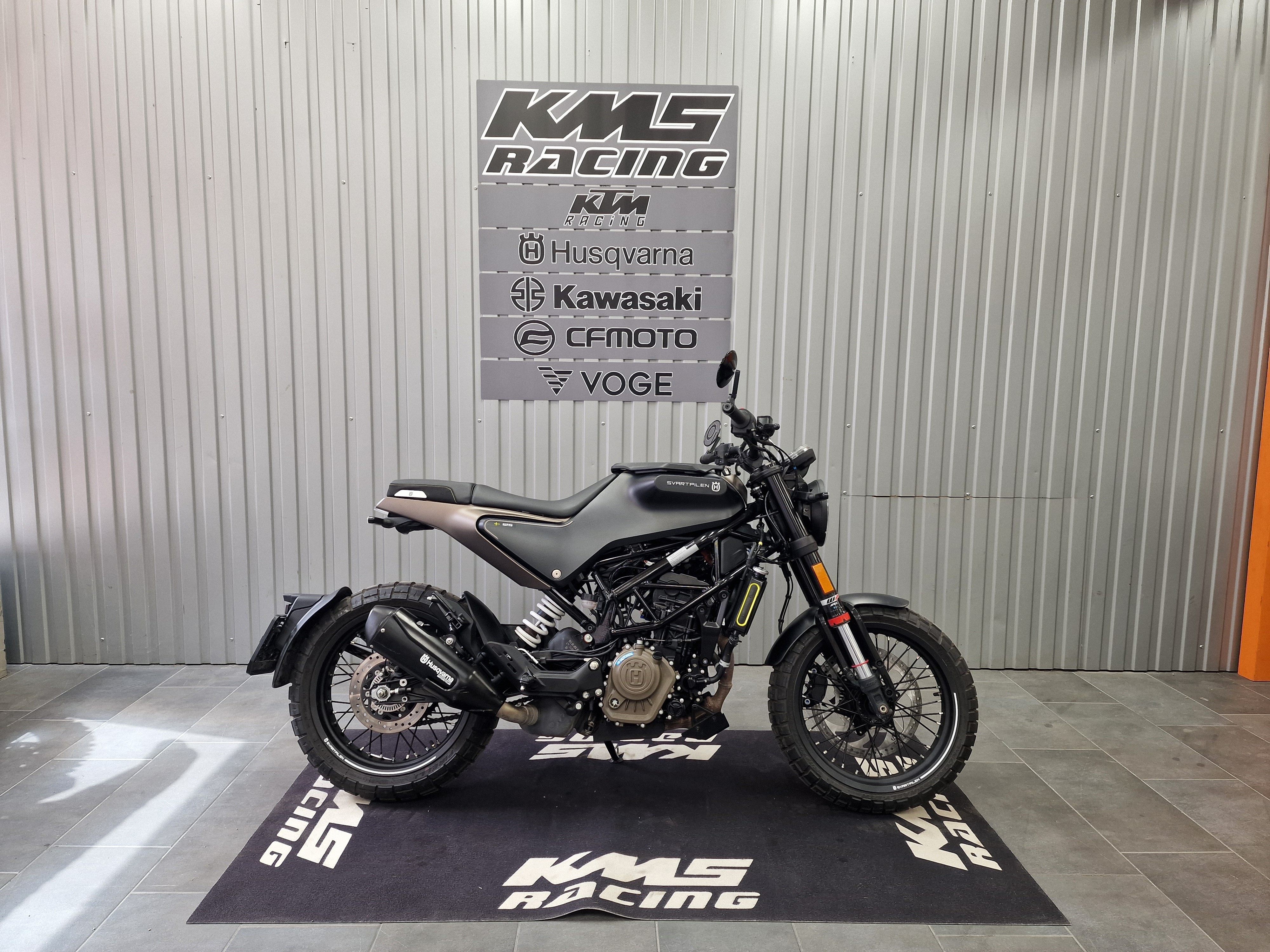 HUSQVARNA SVARTPILEN 125