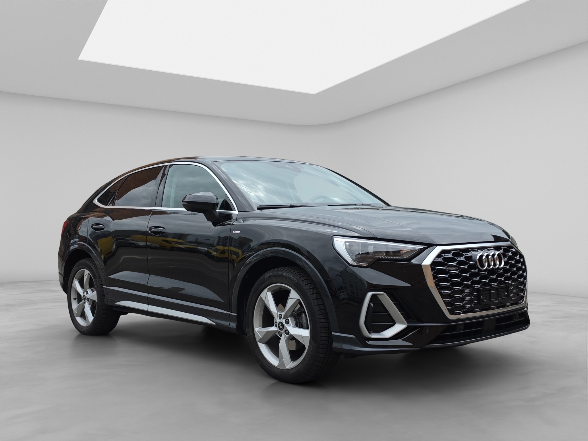 AUDI Q3 8