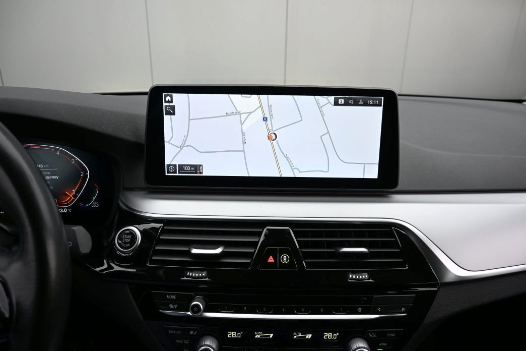 BMW 520d 48V Touring Steptronic Facelift - 12