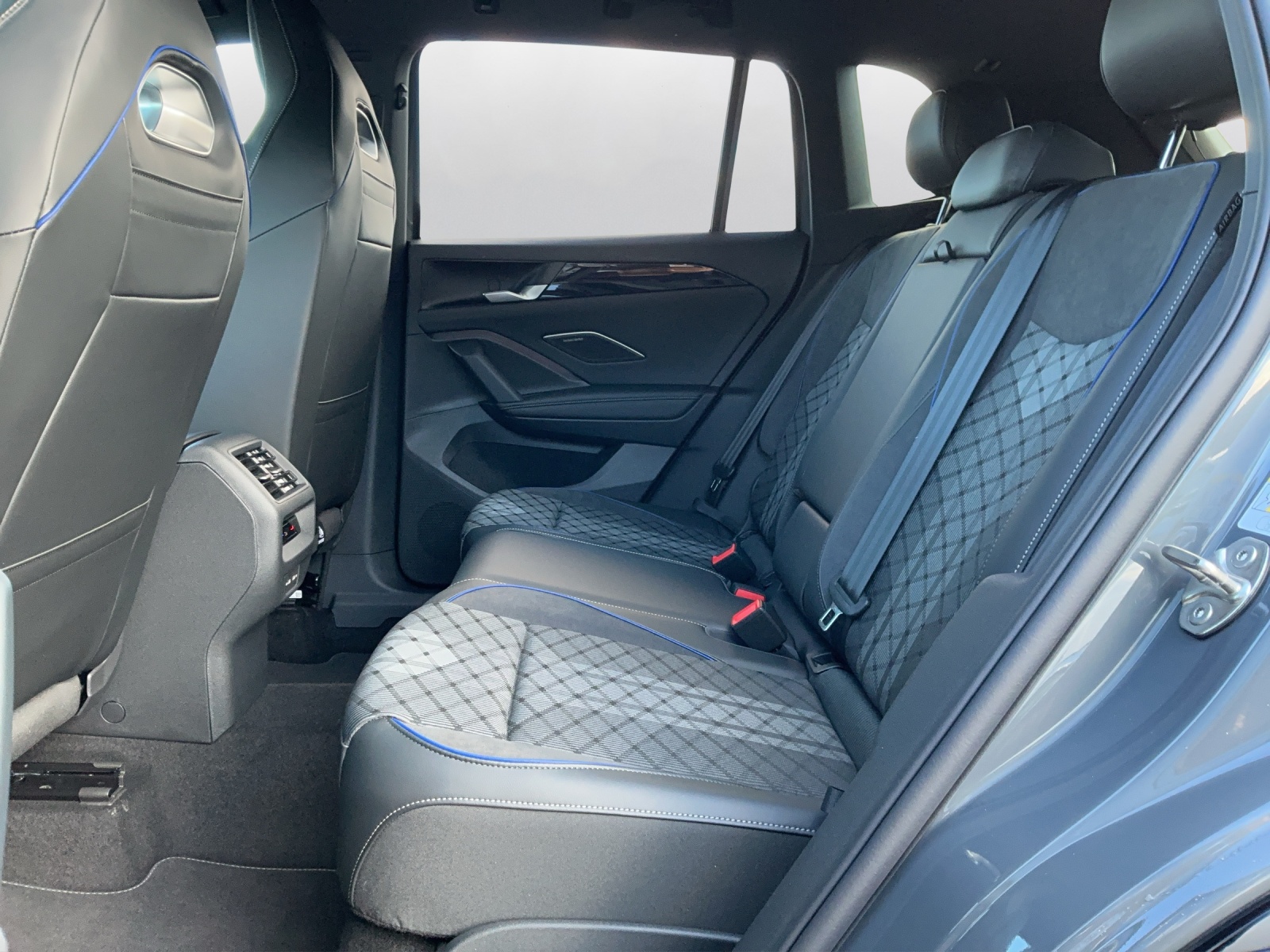 VW Tiguan 1.5 TSI evo2 eHybrid R-Line DSG - 11