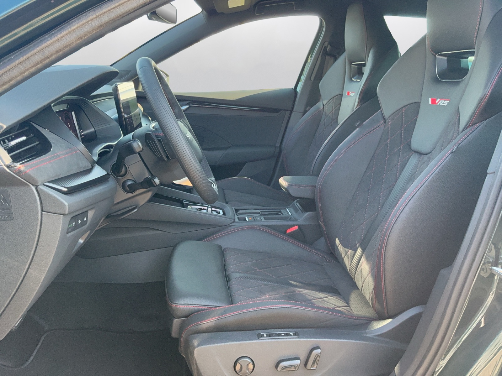 SKODA Octavia Combi 2.0 TSI DSG RS 30 Years Edition - 10