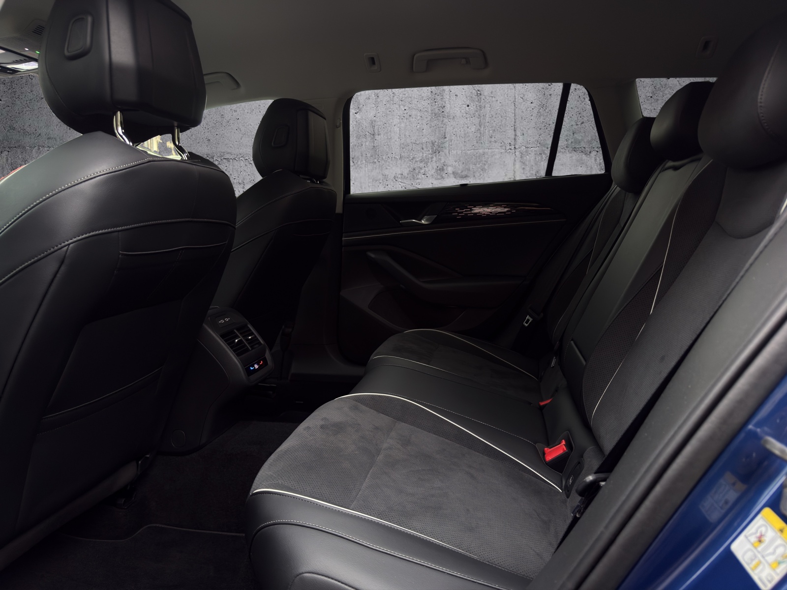 VW Passat Variant 2.0 TDI evo Business 4 Motion DSG *CH-Fahrzeug / Werksgarantie* - 10