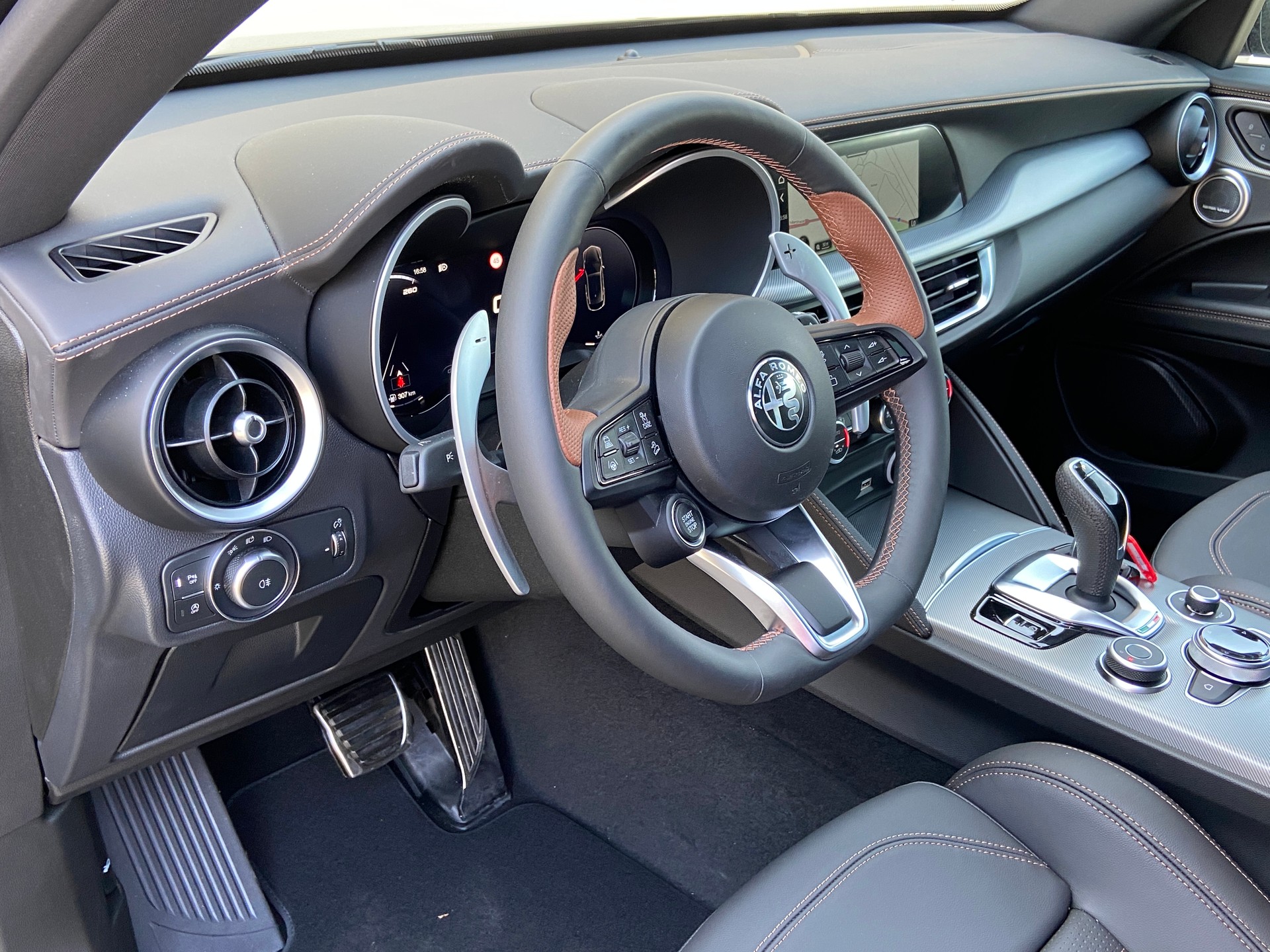 ALFA ROMEO Stelvio 2.0 Intensa Sky Q4 AT8 - 8