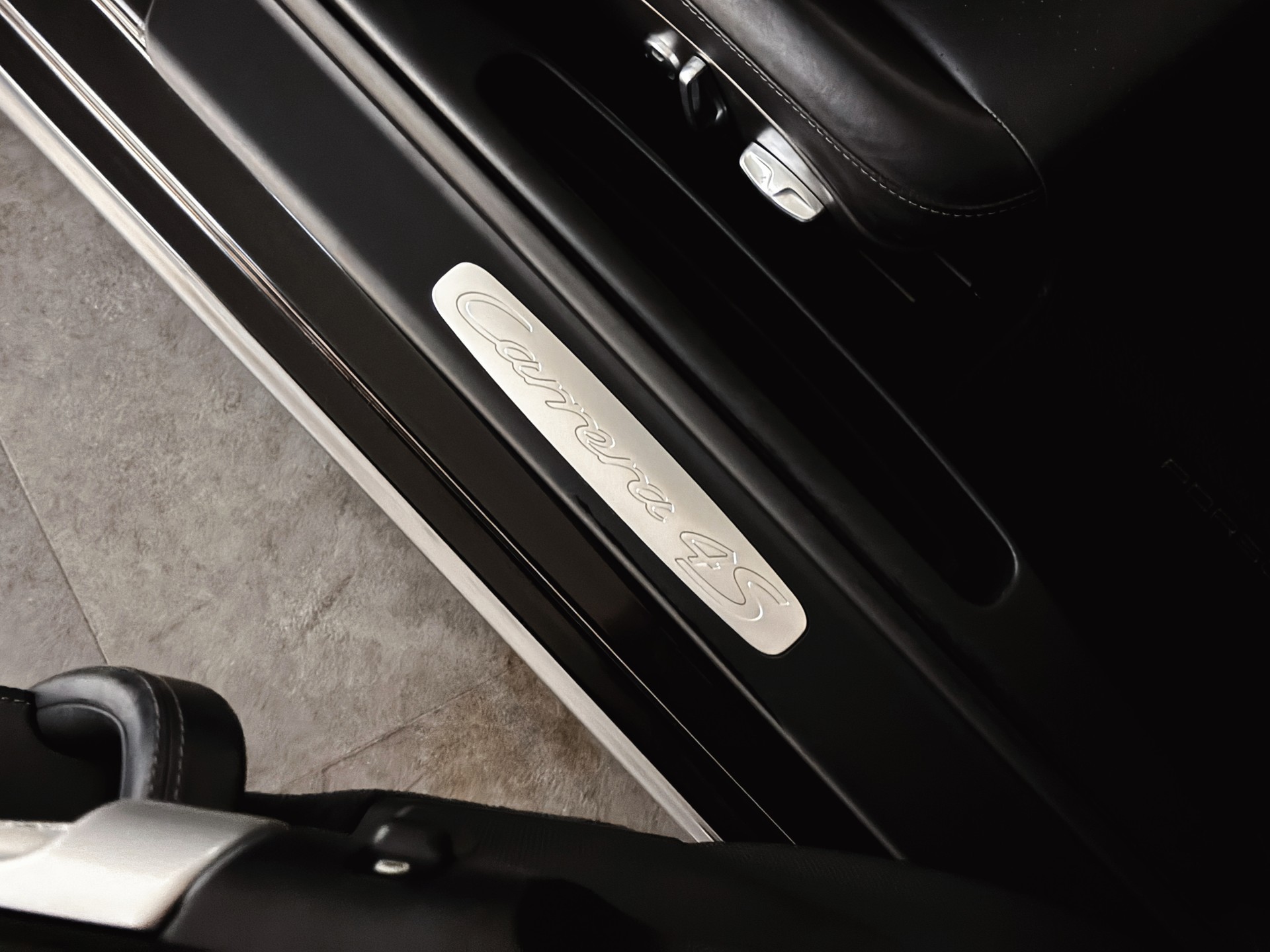 PORSCHE 911 Carrera 4S - 19