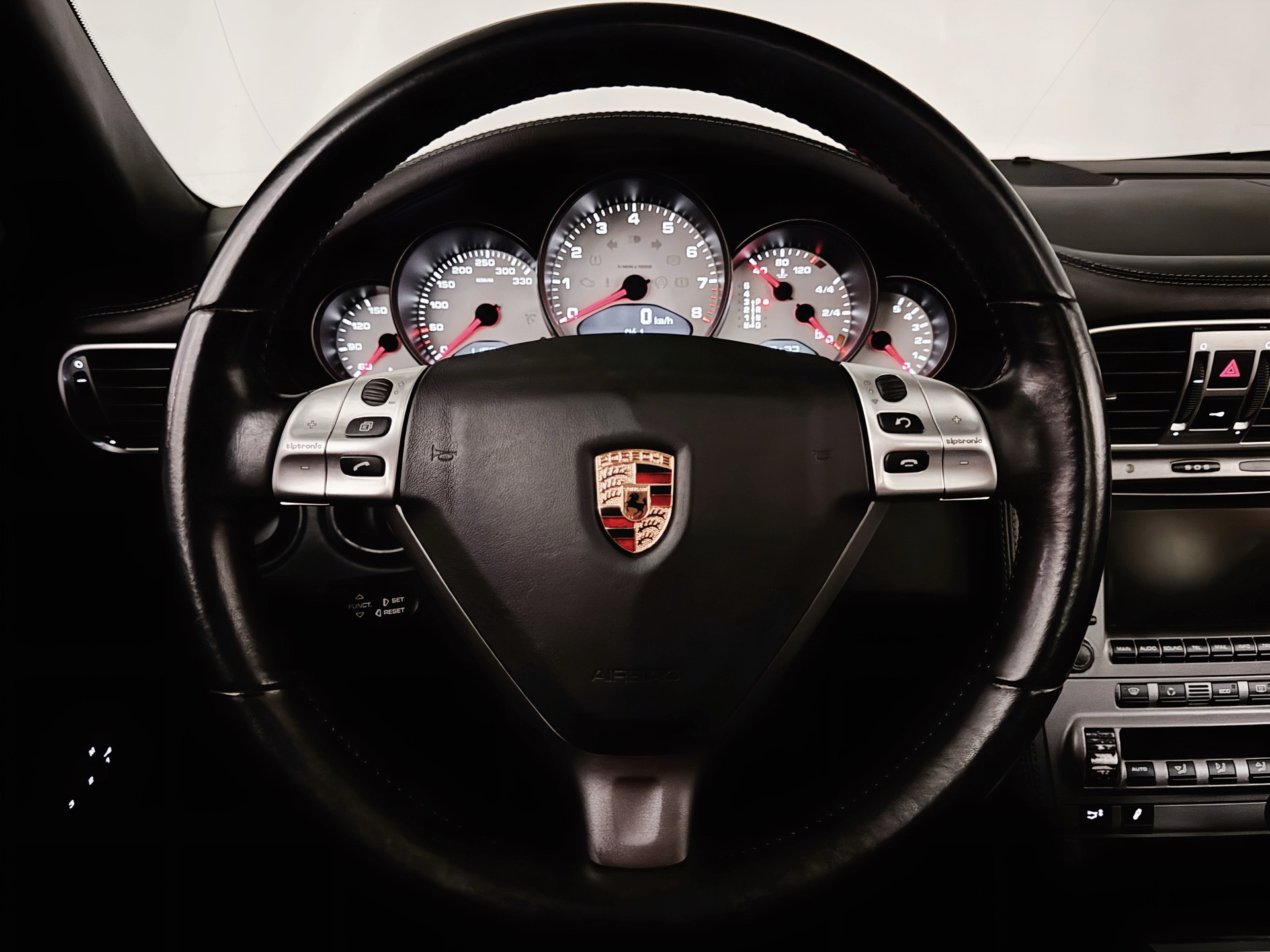 PORSCHE 911 Carrera 4S - 17