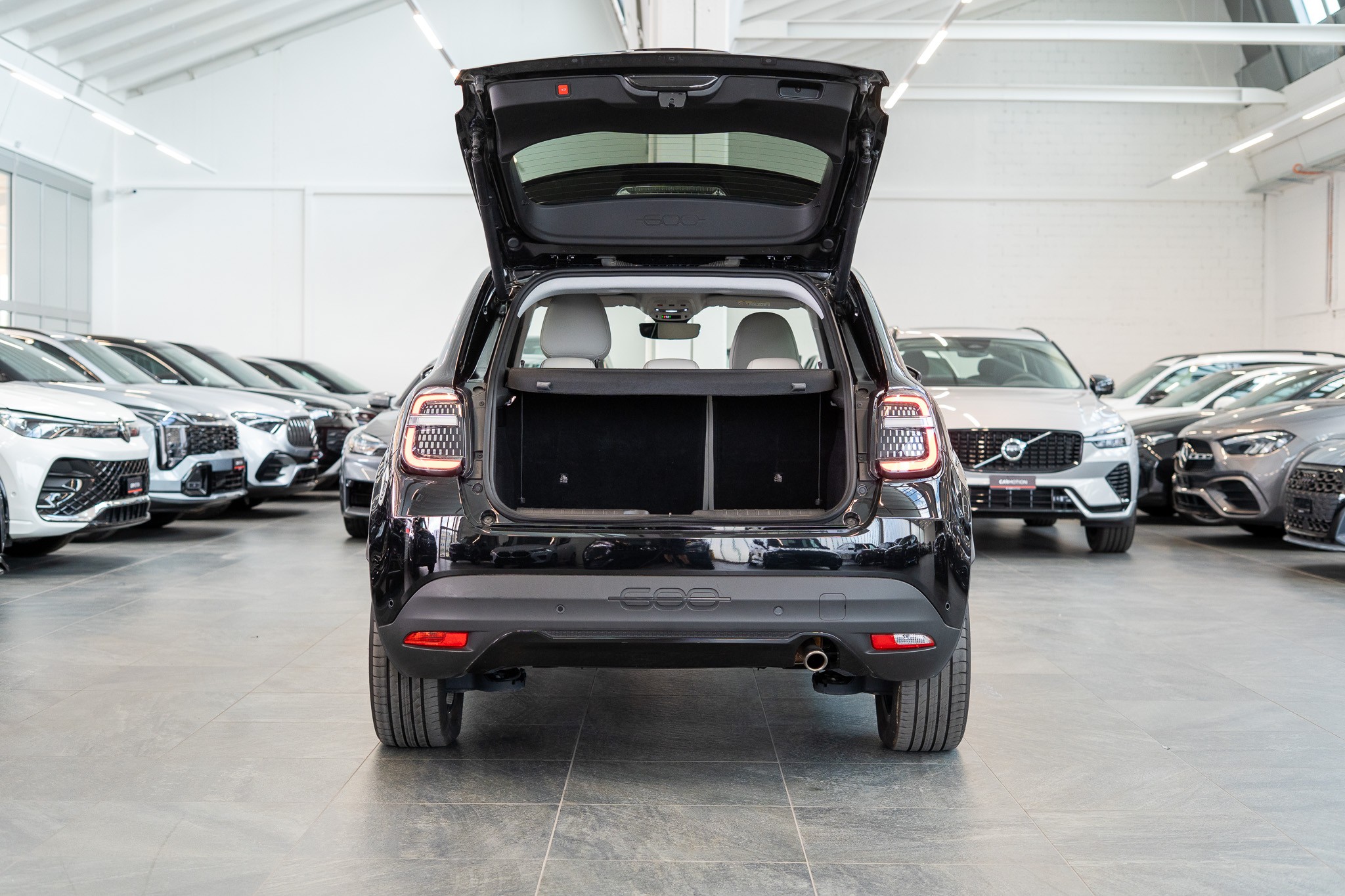 600 1.2 Hybrid La Prima / Leder Sitze / Navi