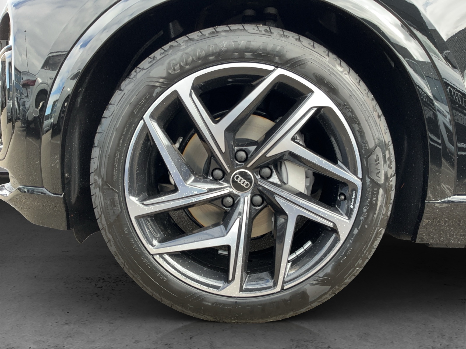 AUDI Q6 e-tron quattro - 13