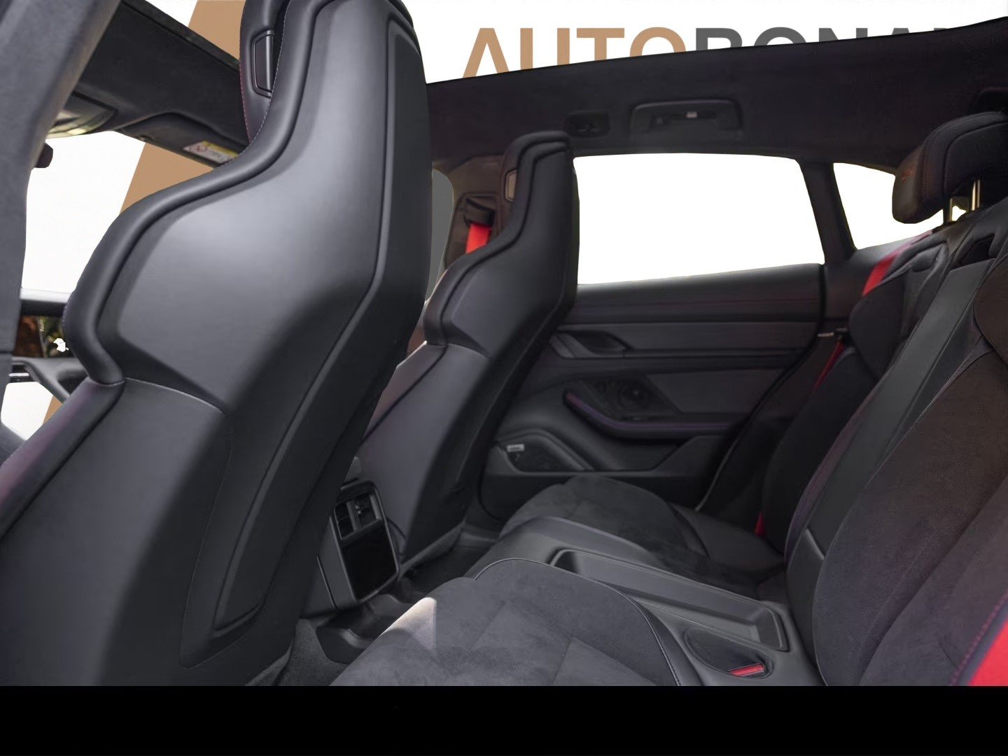 PORSCHE Taycan Sport Turismo GTS - 25