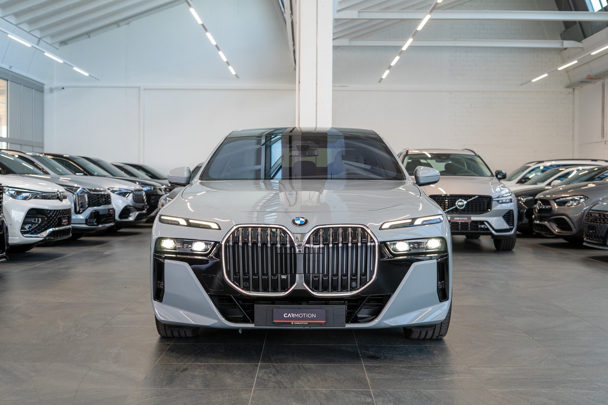 740d xDrive M Sport / Theatre Screen / Sky Lounge