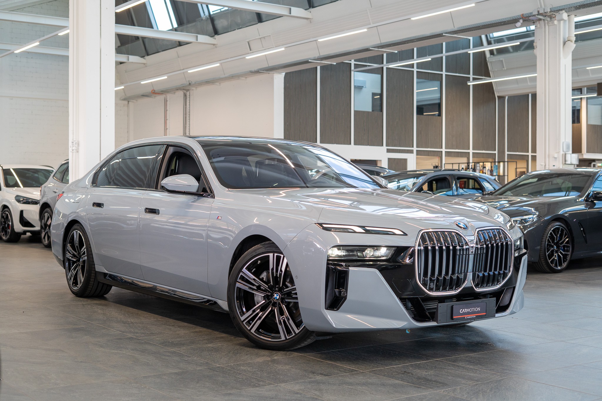740d xDrive M Sport / Theatre Screen / Sky Lounge