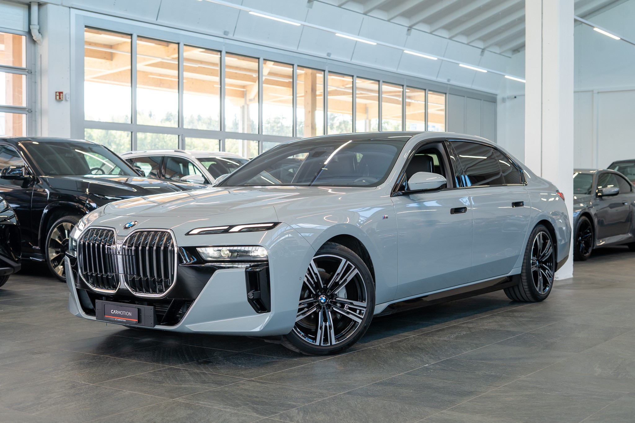 740d xDrive M Sport / Theatre Screen / Sky Lounge
