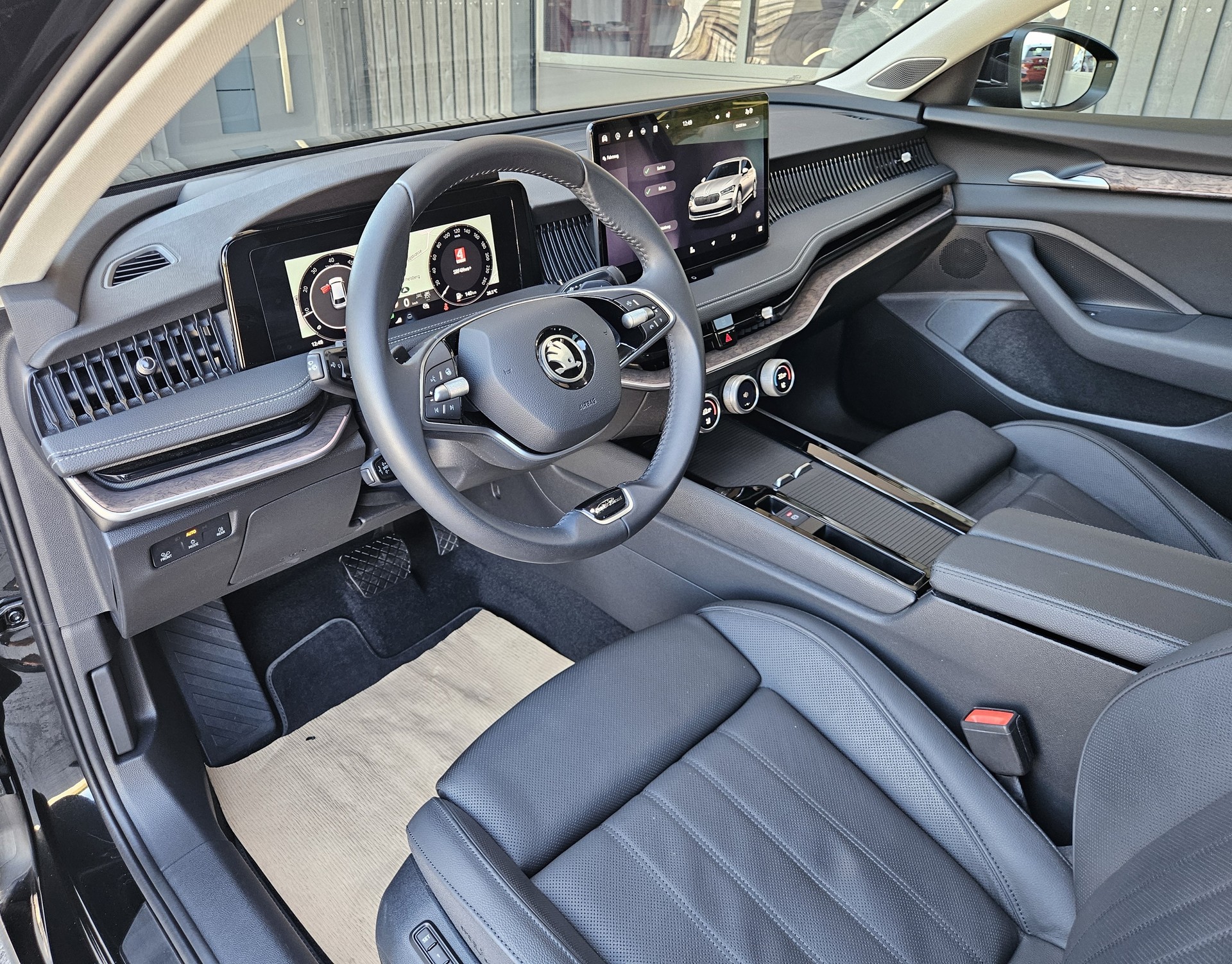 SKODA Superb Combi 2.0 TDi L&K 4x4 DSG mit Anhängerkupplung - 12