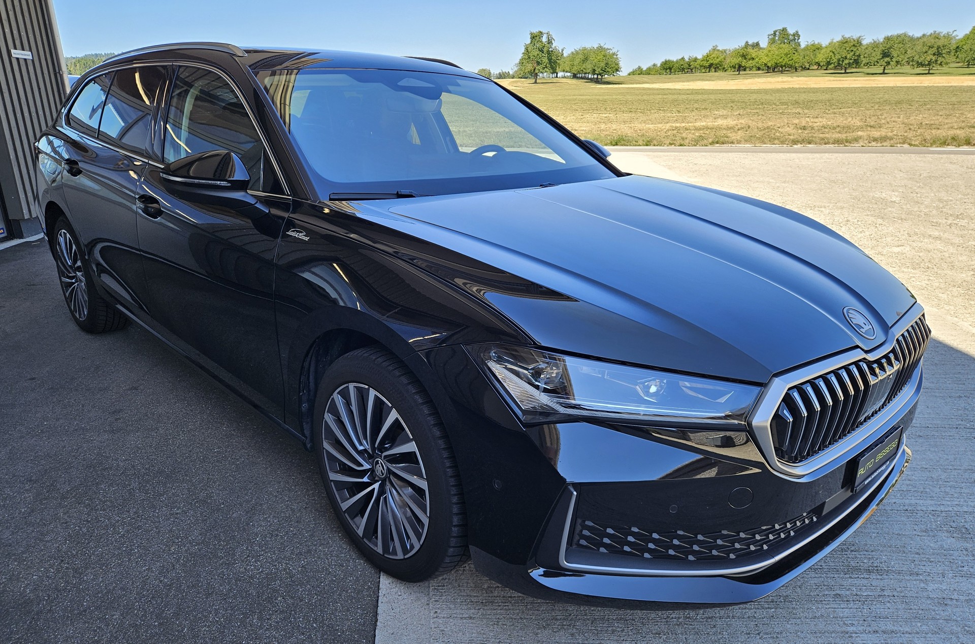 SKODA Superb Combi 2.0 TDi L&K 4x4 DSG mit Anhängerkupplung