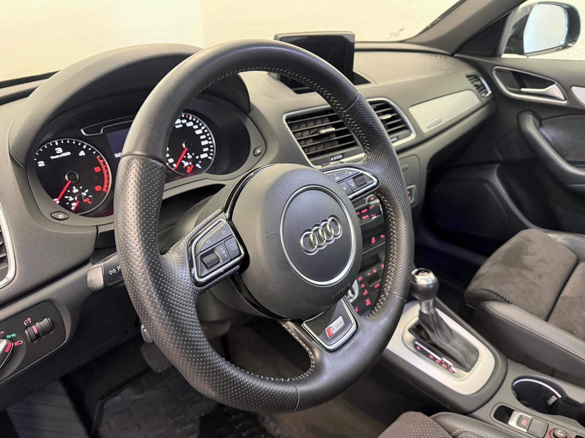 AUDI Q3 2.0 TDI quattro S-tronic - 15