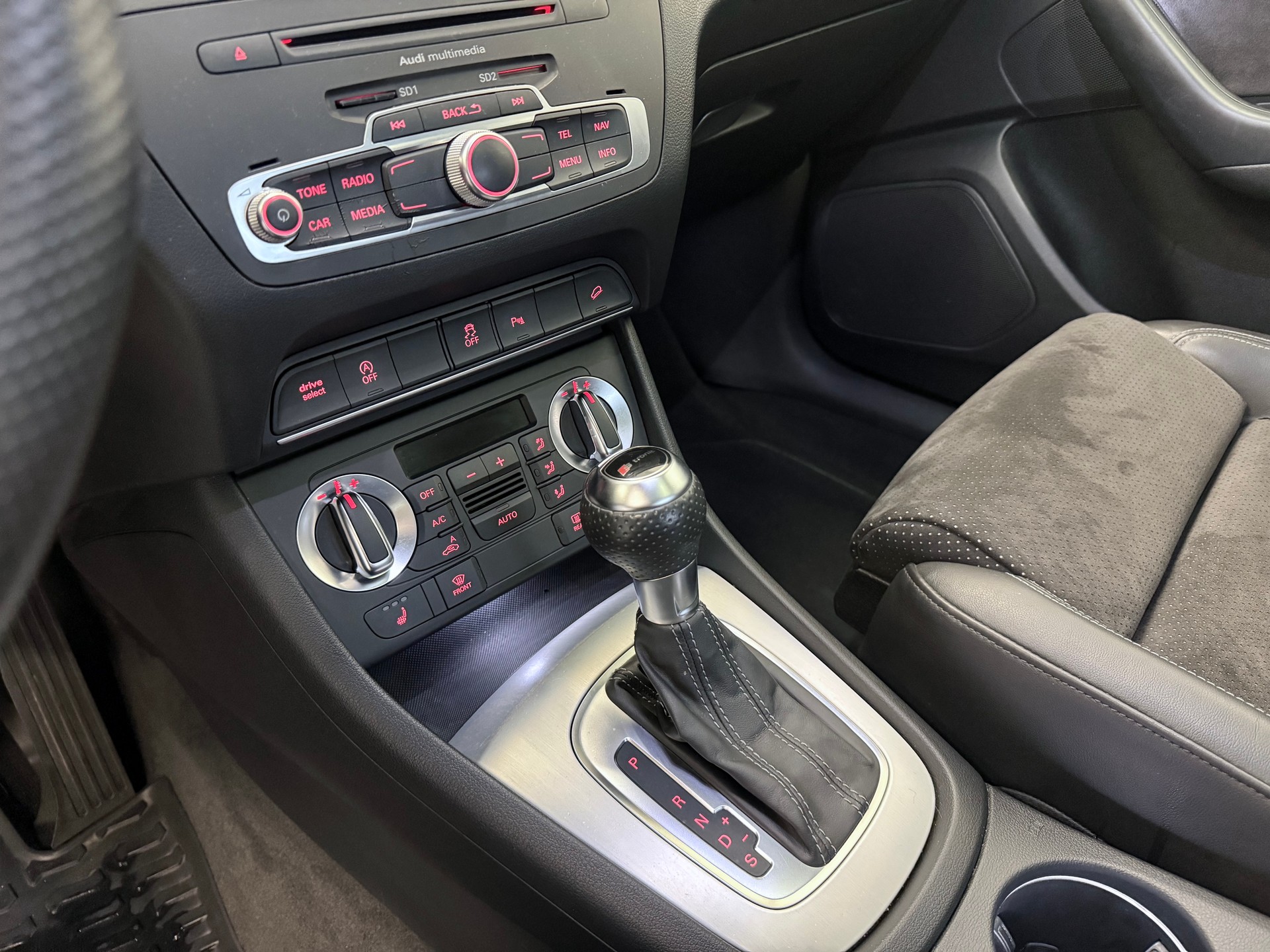 AUDI Q3 2.0 TDI quattro S-tronic - 22