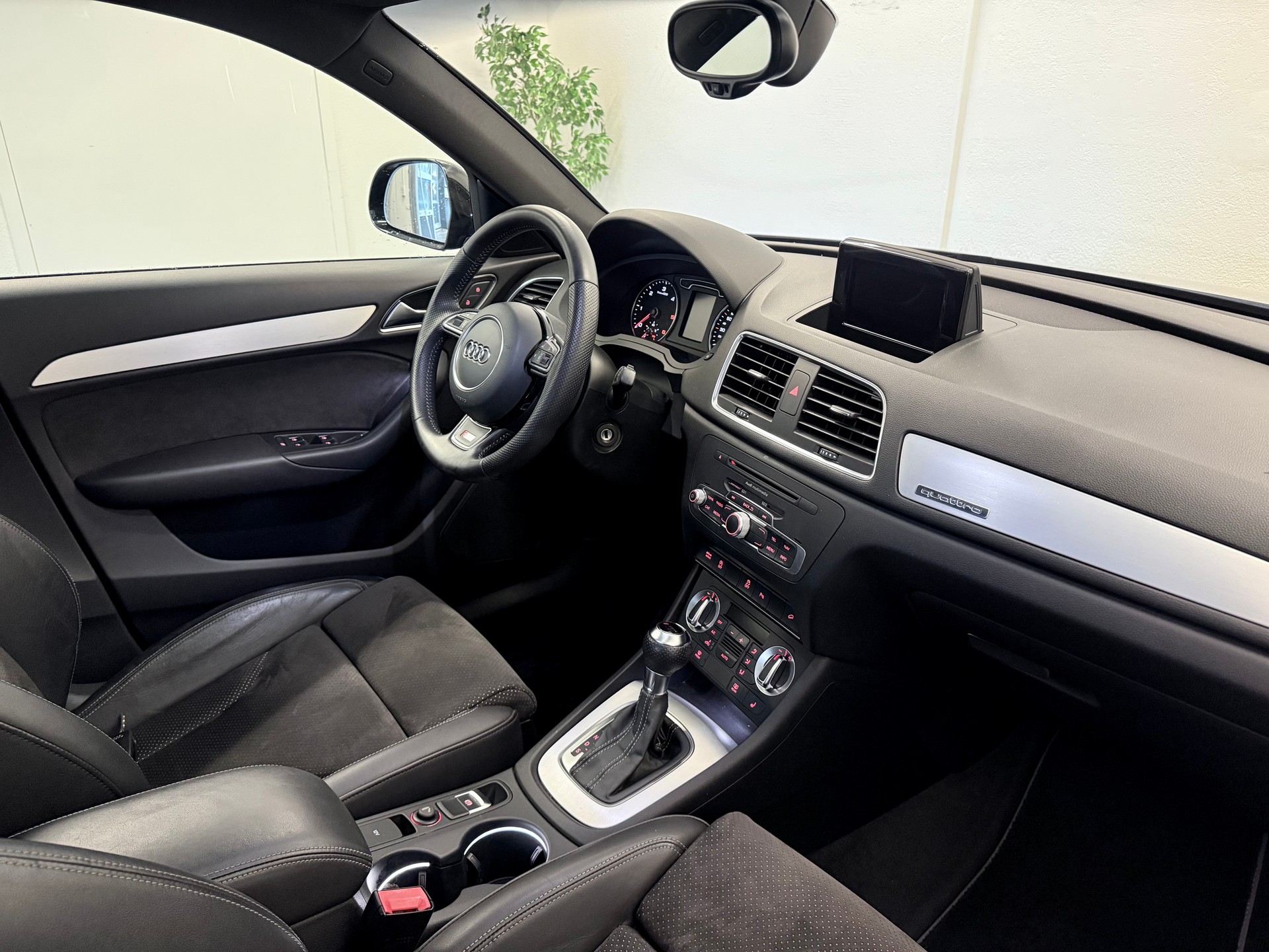 AUDI Q3 2.0 TDI quattro S-tronic - 28