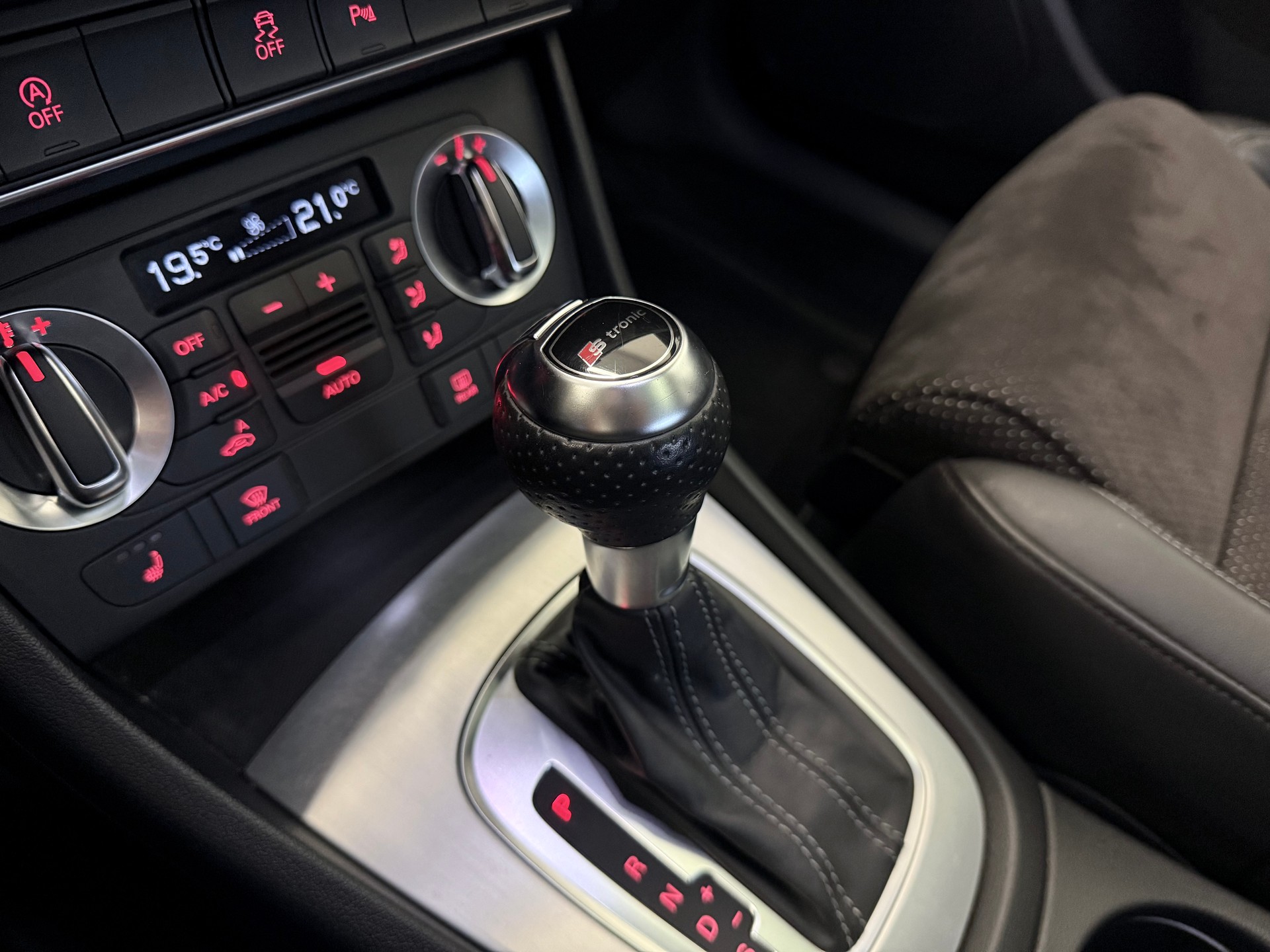 AUDI Q3 2.0 TDI quattro S-tronic - 23