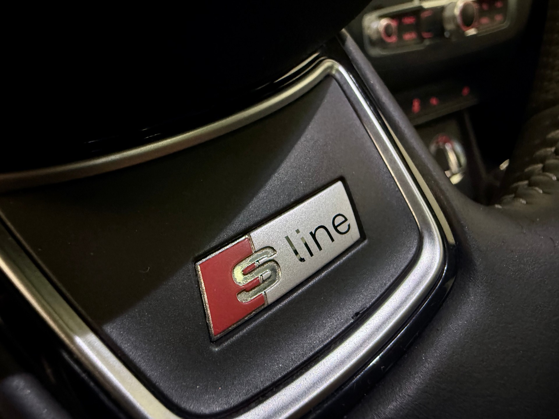 AUDI Q3 2.0 TDI quattro S-tronic - 17