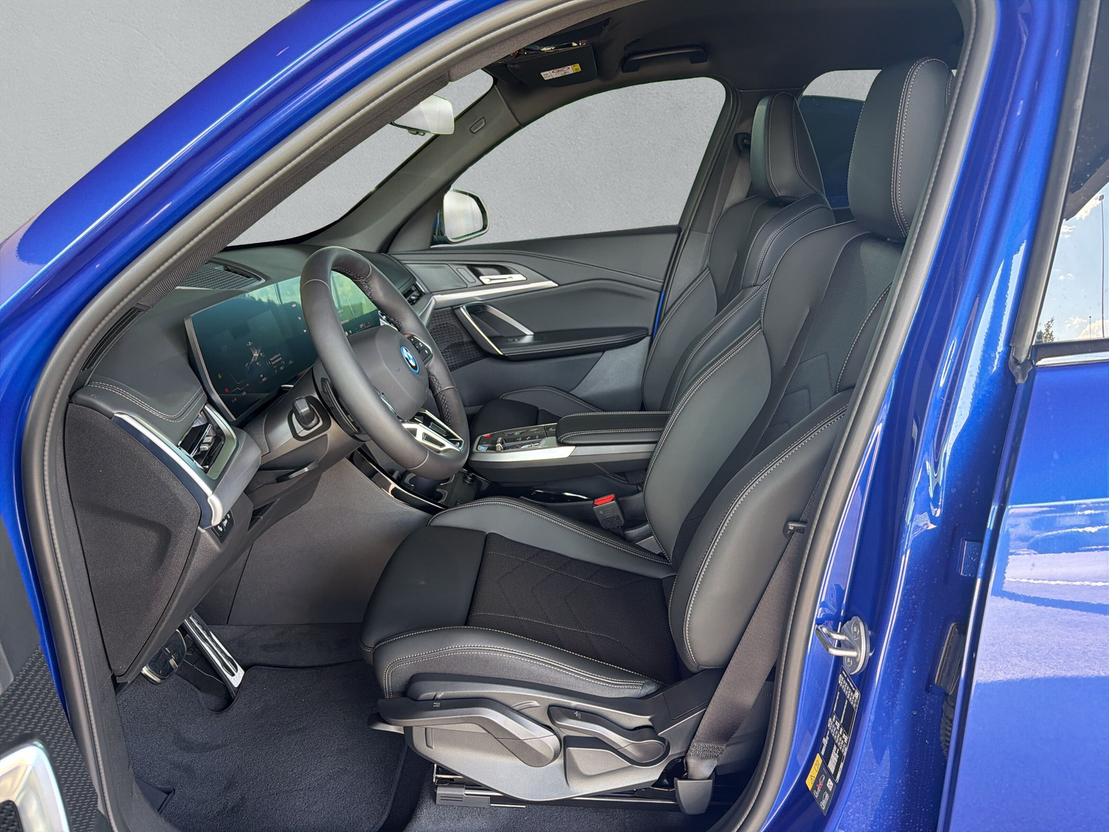 BMW iX1 xDrive 30 M Sport - 12