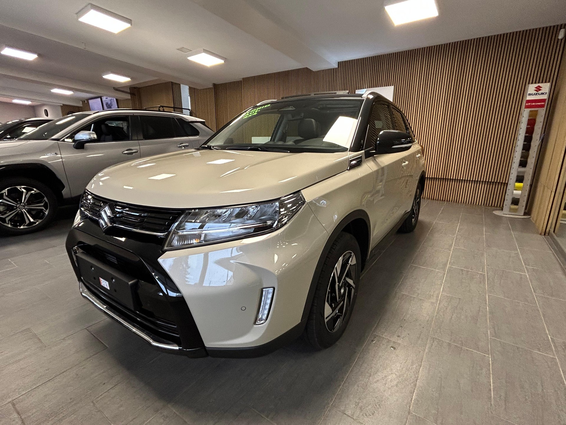 SUZUKI Vitara 1.4 T Compact Top Hybrid 4x4 - 6