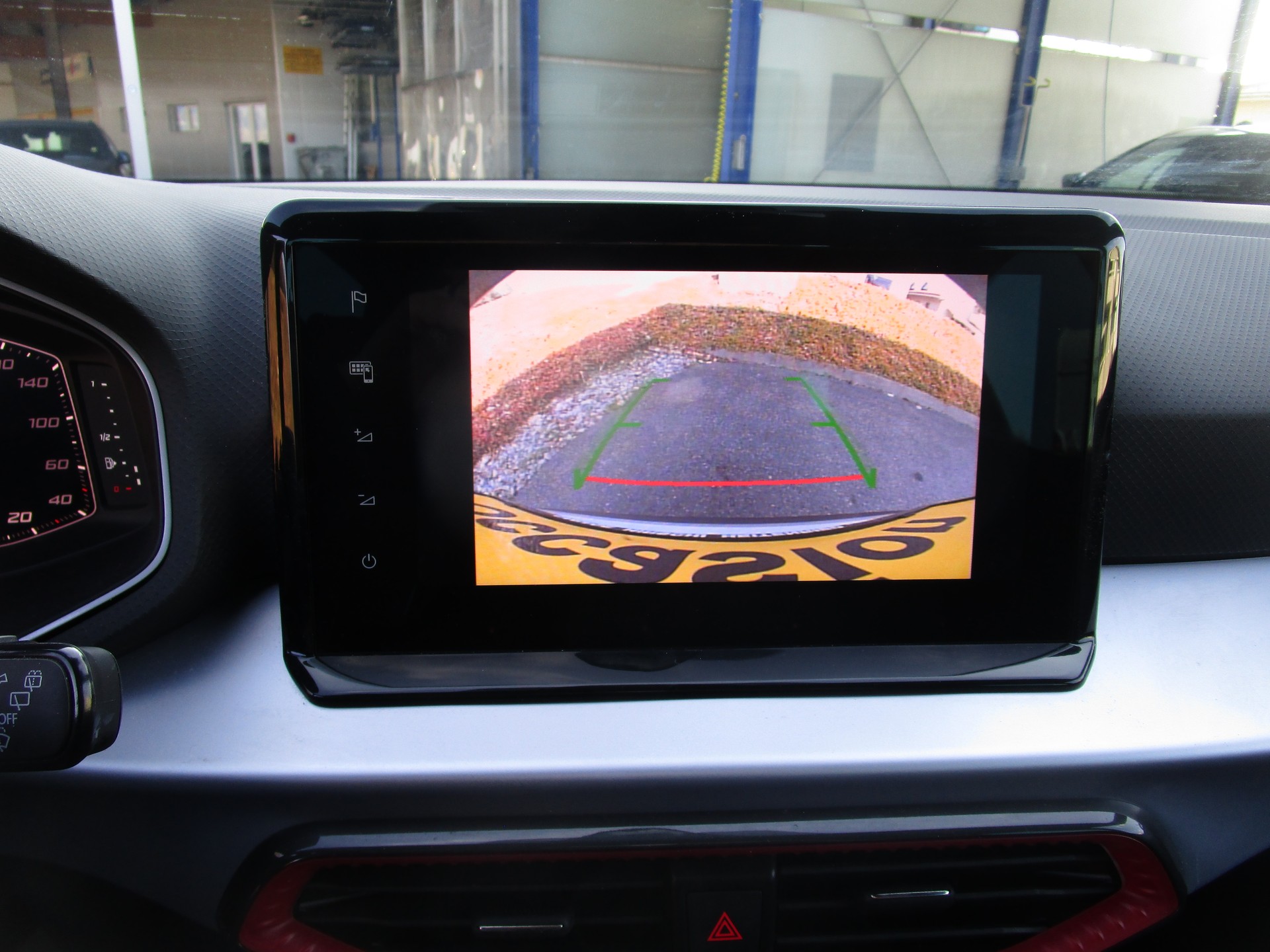 SEAT Arona 1.5 Eco TSI FR Limited Edition DSG - 13