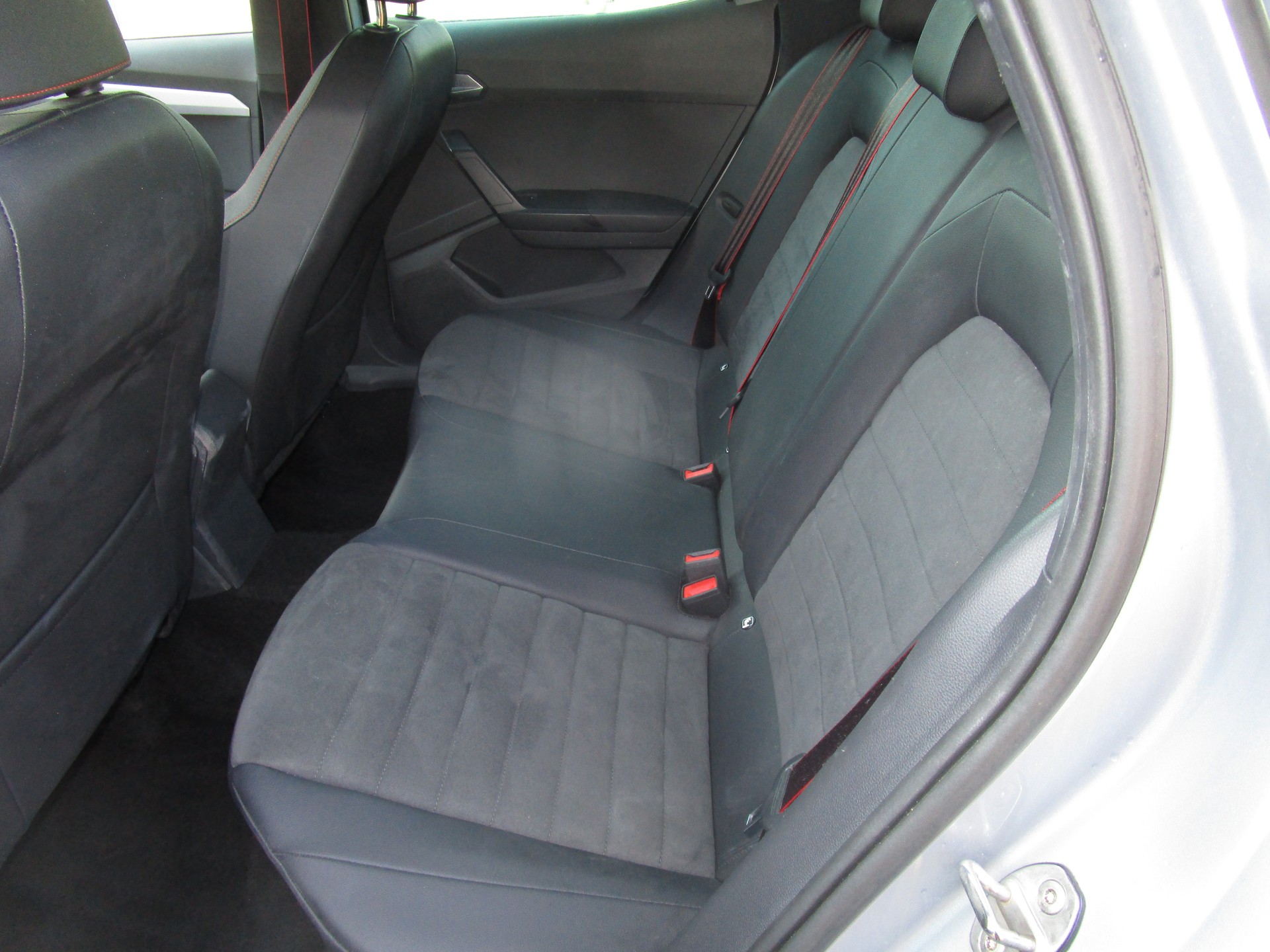 SEAT Arona 1.5 Eco TSI FR Limited Edition DSG - 10