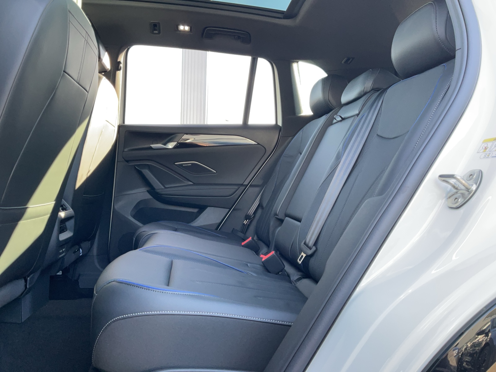 VW Tiguan 2.0 TDI SCR R-Line 4Motion DSG - 11