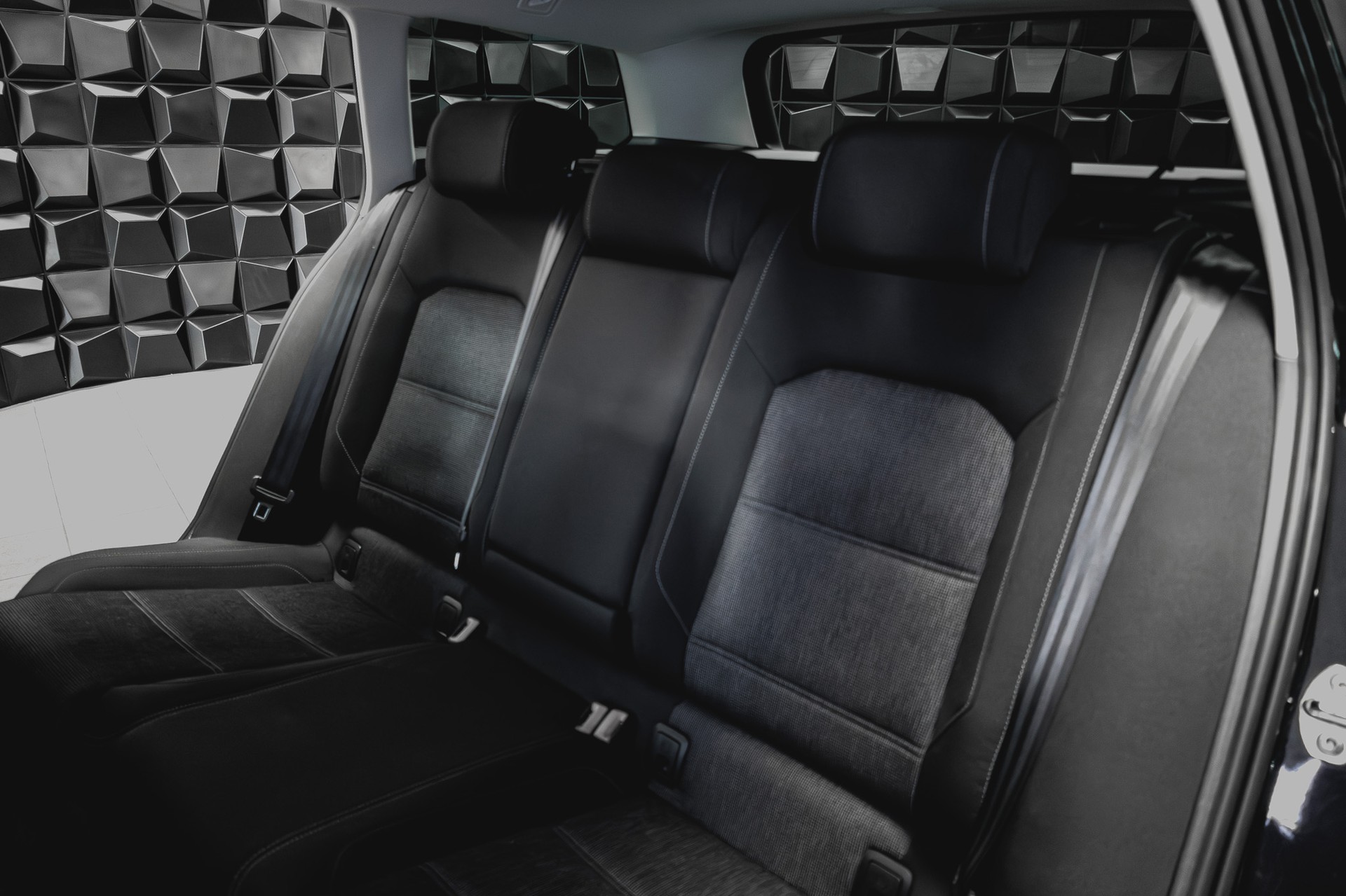 VW Passat Variant 2.0 TDI BMT Comfortline DSG 4Motion - 23