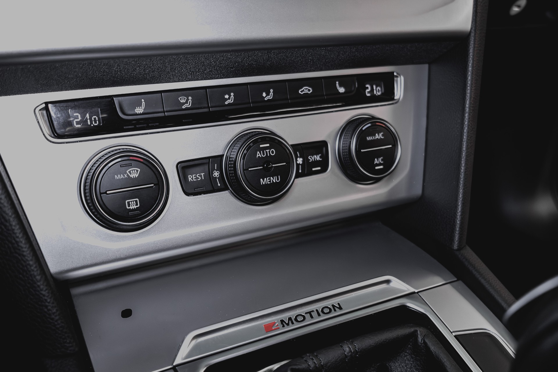 VW Passat Variant 2.0 TDI BMT Comfortline DSG 4Motion - 14