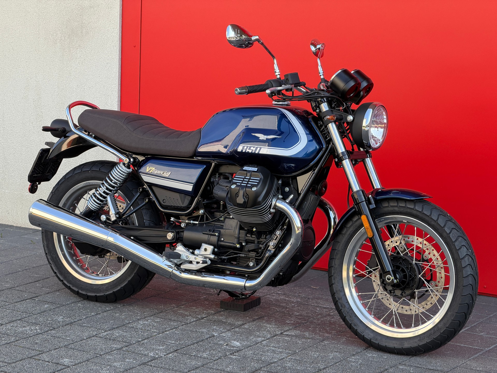 MOTO GUZZI V7 IV 850 Special - 11