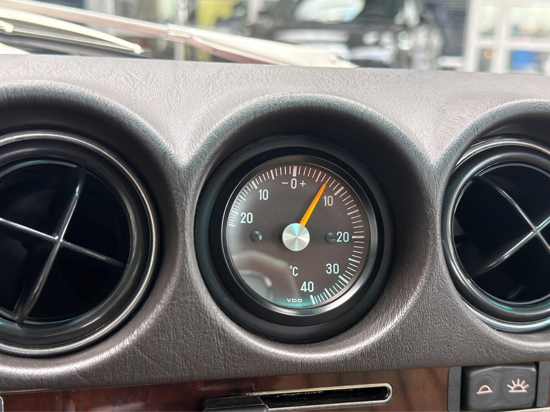 MERCEDES-BENZ R107 Cabriolet 300 SL - 20