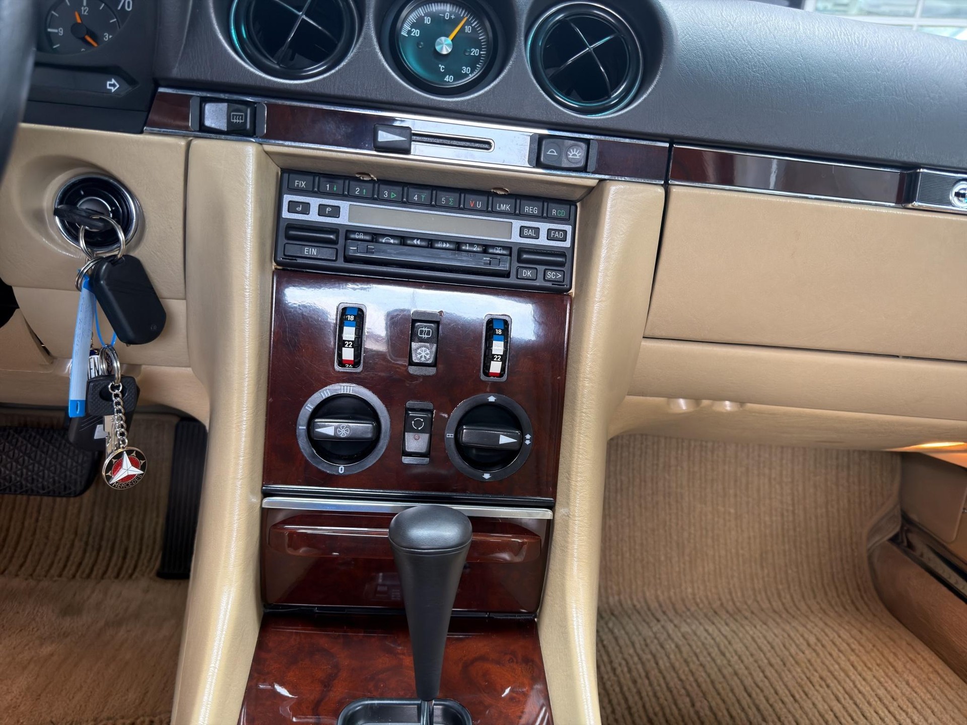 MERCEDES-BENZ R107 Cabriolet 300 SL - 14