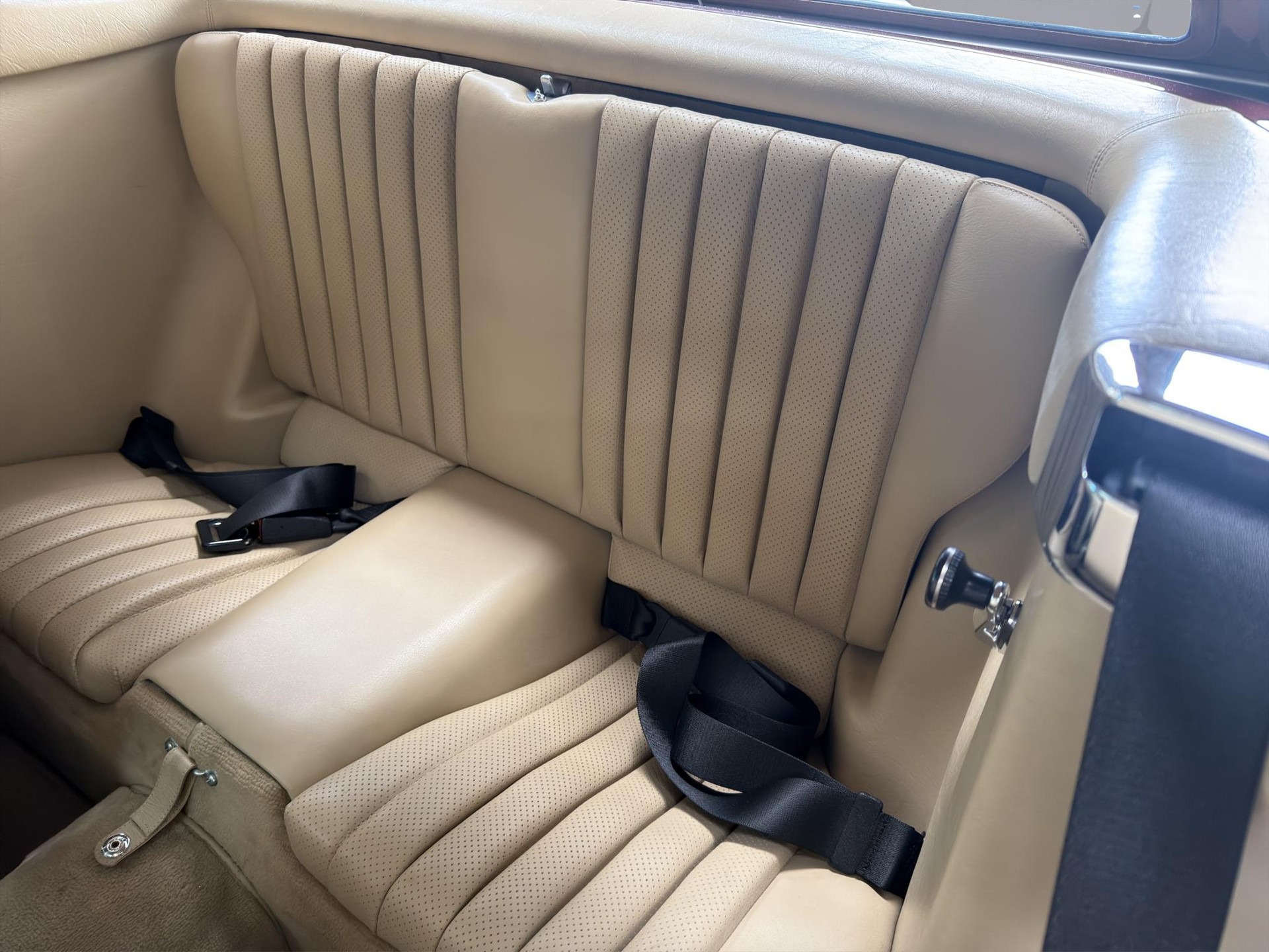 MERCEDES-BENZ R107 Cabriolet 300 SL - 10