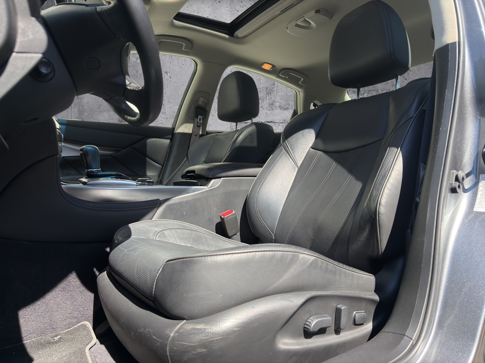 INFINITI Q70 35h Premium Automatic Voll-Hybrid *CH-Fahrzeug* - 3